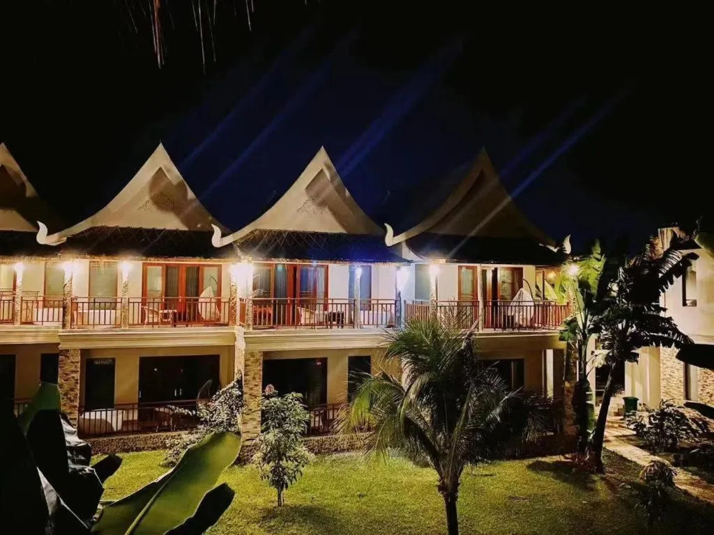 LARNG YAY  Riverview Resort Hotel