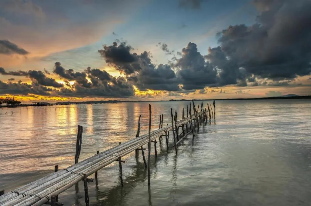 LARNG YAY  Riverview Resort Hotel