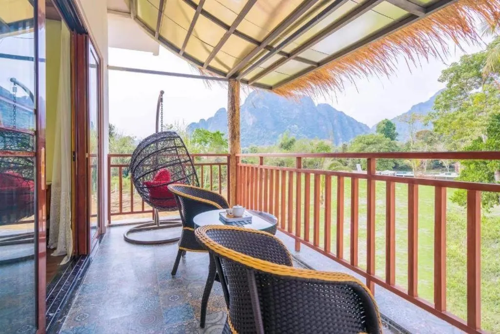 LARNG YAY  Riverview Resort Hotel