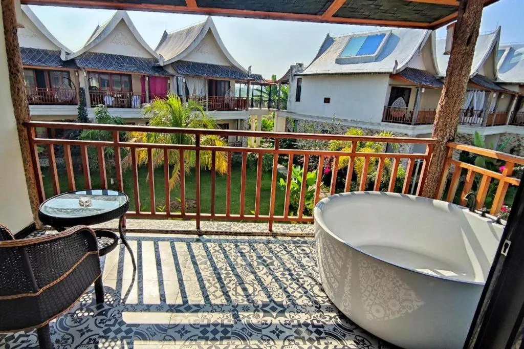 LARNG YAY  Riverview Resort Hotel