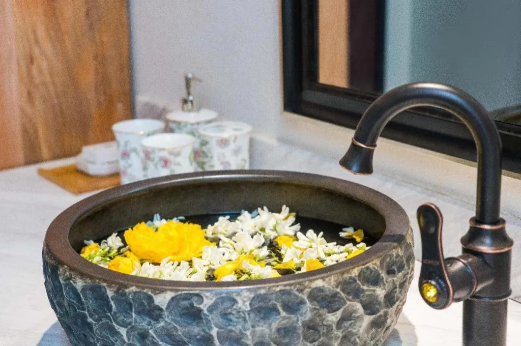 LARNG YAY  Riverview Resort Hotel