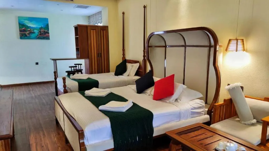 Bed in LARNG YAY  Riverview Resort Hotel