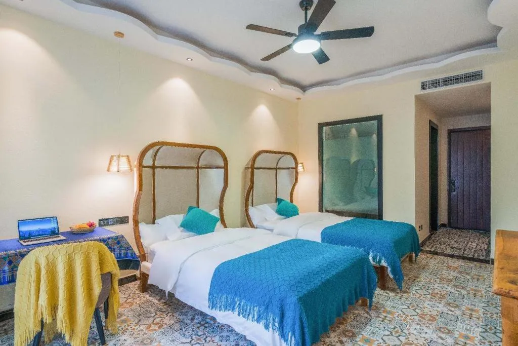 Bed in LARNG YAY  Riverview Resort Hotel