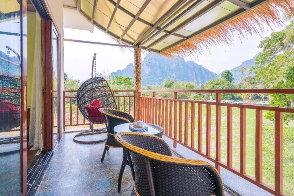 LARNG YAY  Riverview Resort Hotel