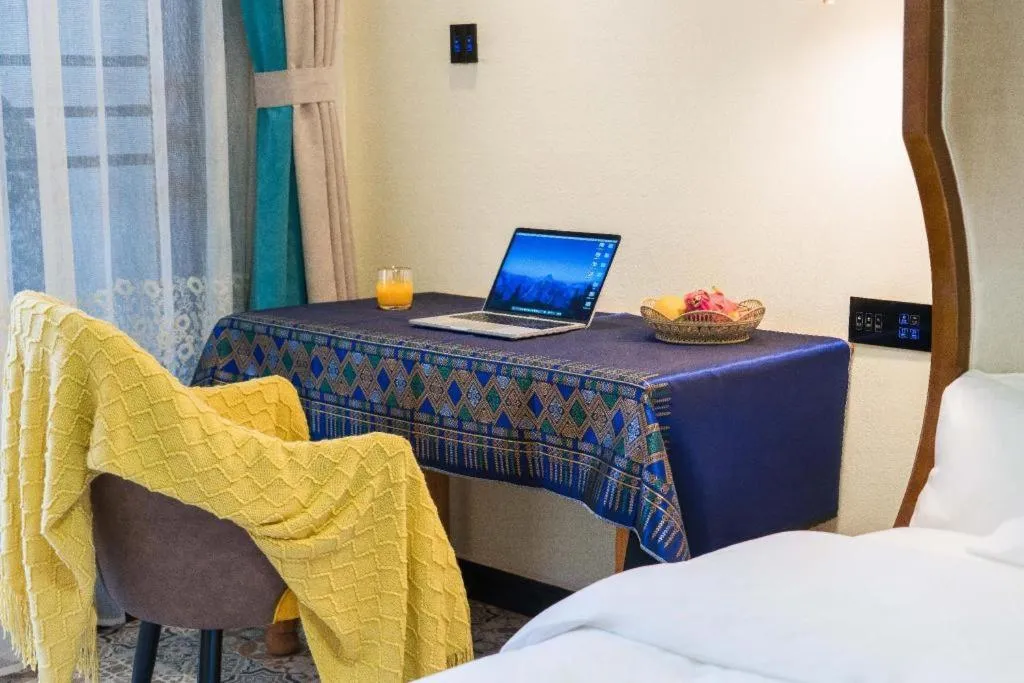 Bed in LARNG YAY  Riverview Resort Hotel