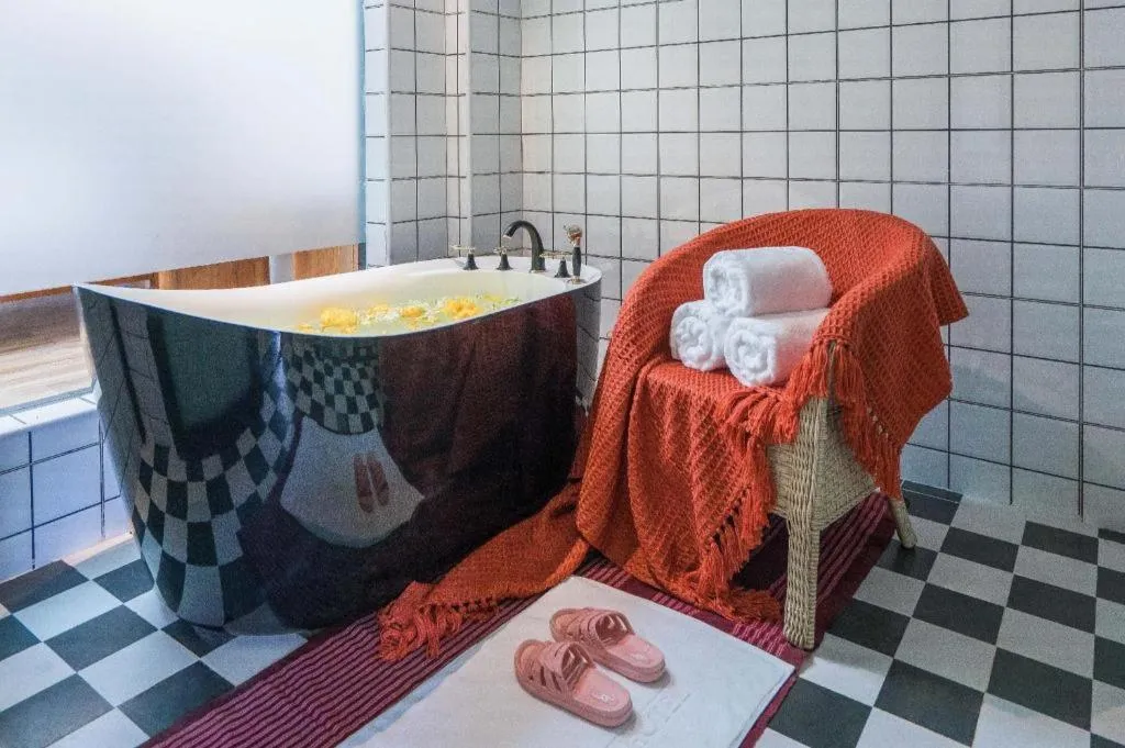 LARNG YAY  Riverview Resort Hotel