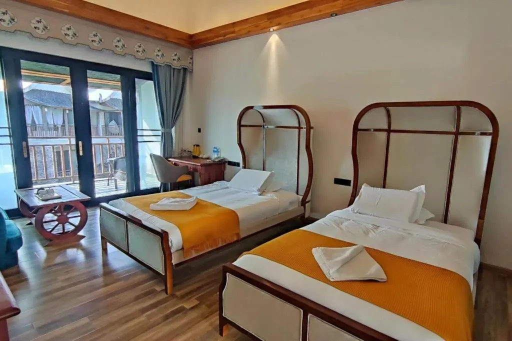 Bed in LARNG YAY  Riverview Resort Hotel