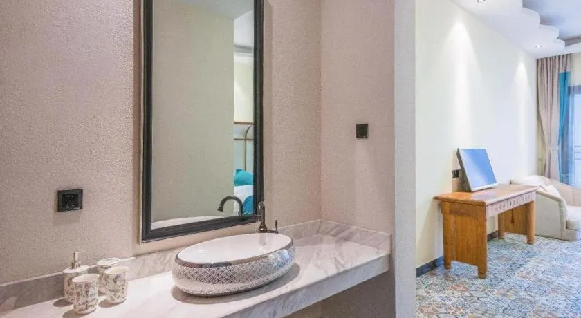 LARNG YAY  Riverview Resort Hotel