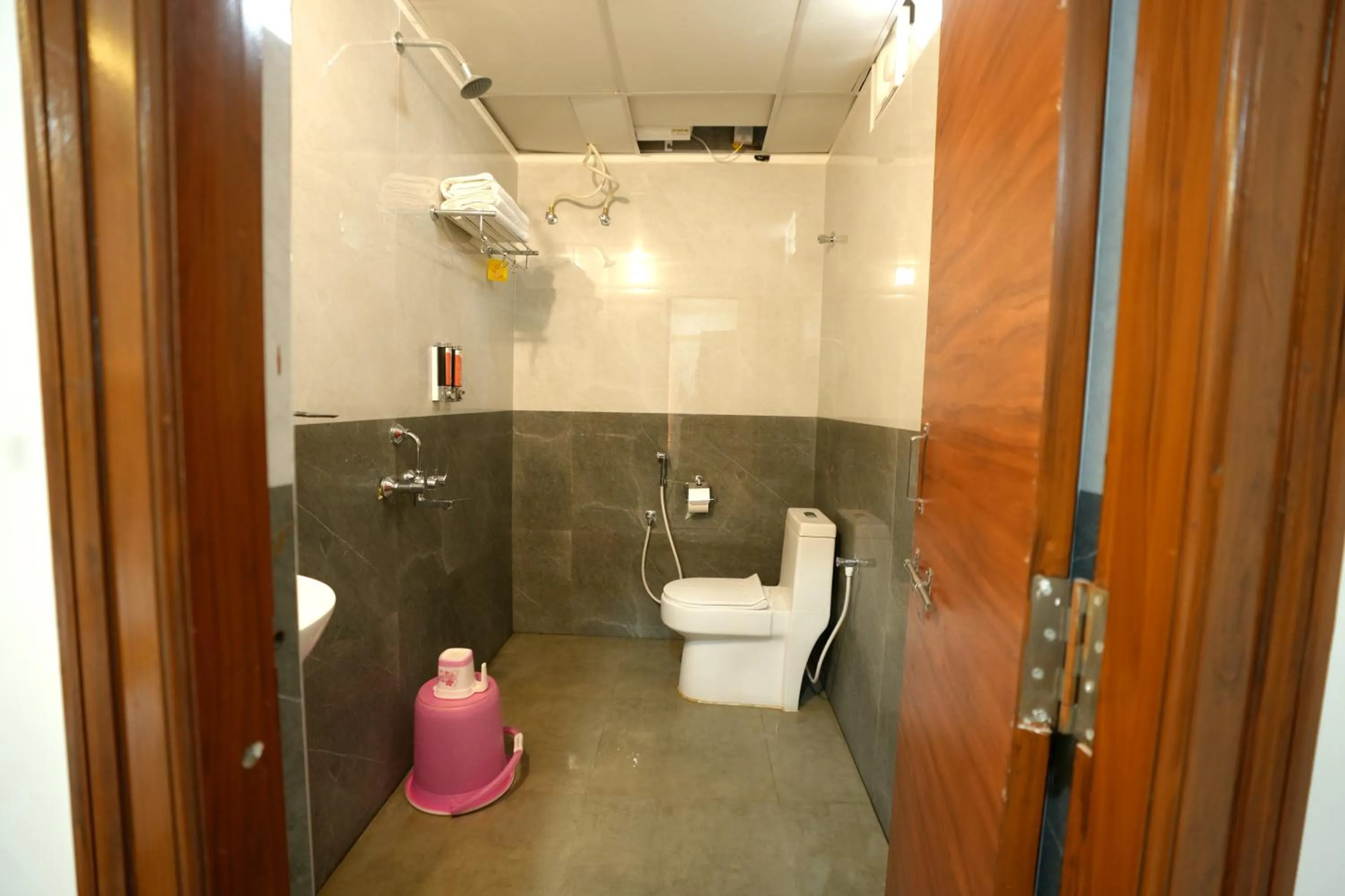 Bathroom in Hotel Viola Suites Madhapur, Business Hotel