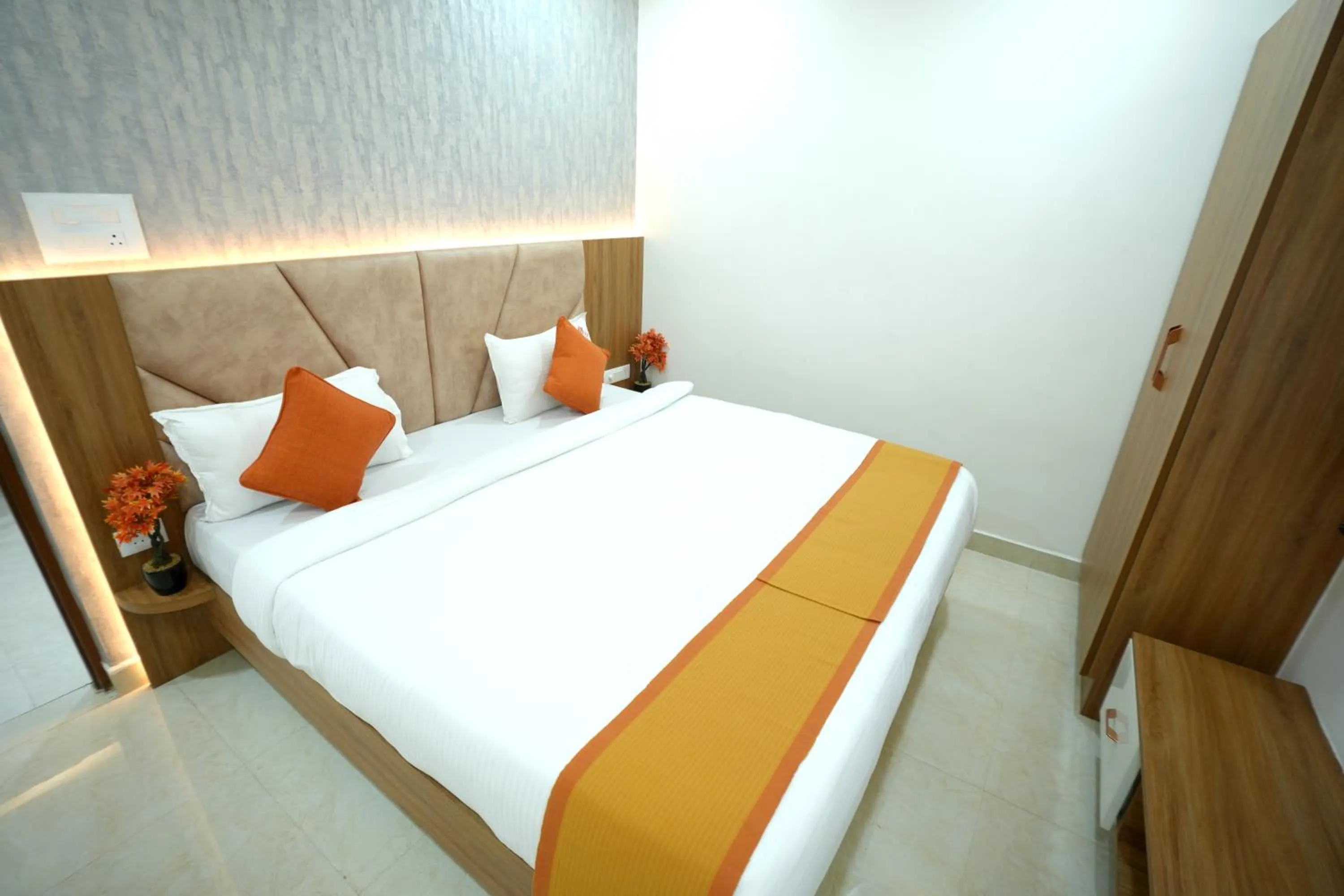 Bedroom, Bed in Hotel Viola Suites Madhapur, Business Hotel