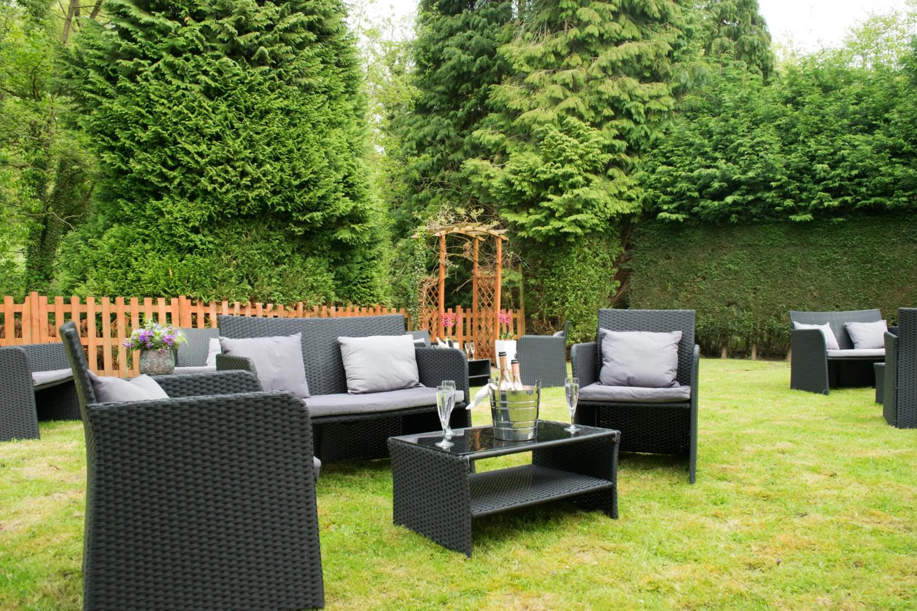 Garden in Airport Inn Manchester