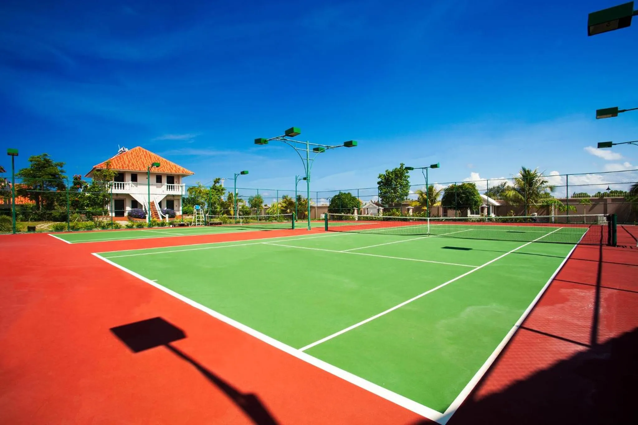 Tennis court in Mercury Phu Quoc Resort & Villas