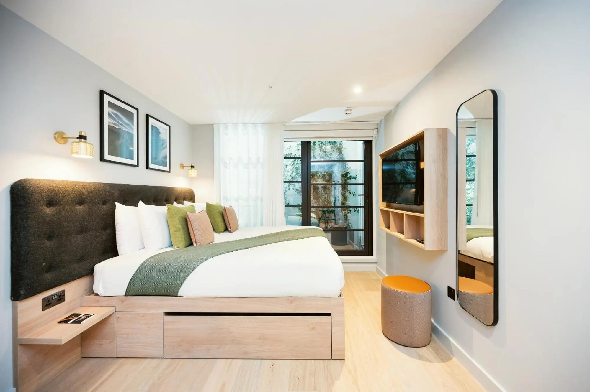 Bed in Wilde Aparthotels London Liverpool Street