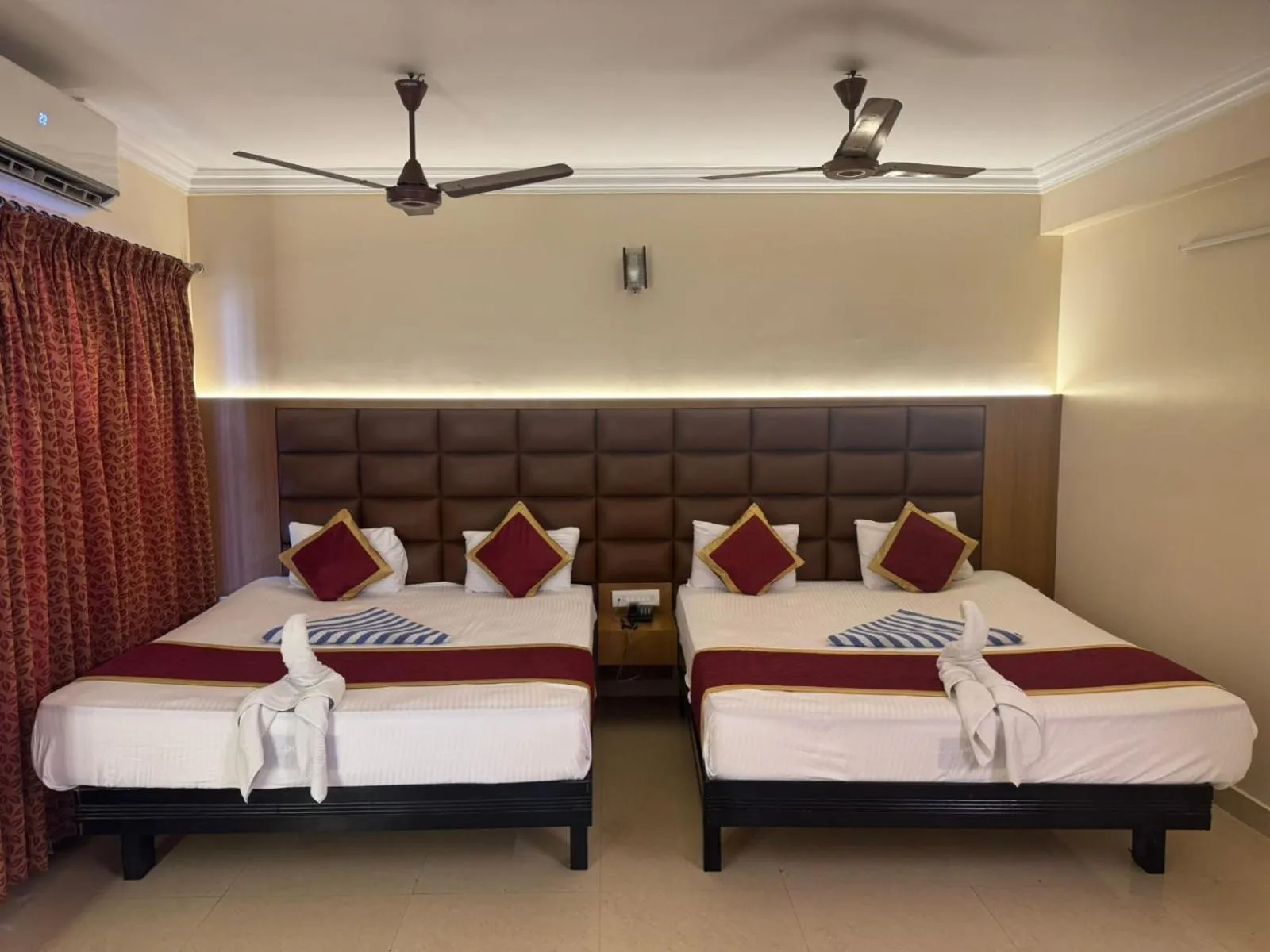 Bedroom, Bed in HOTEL SRIMANIYA