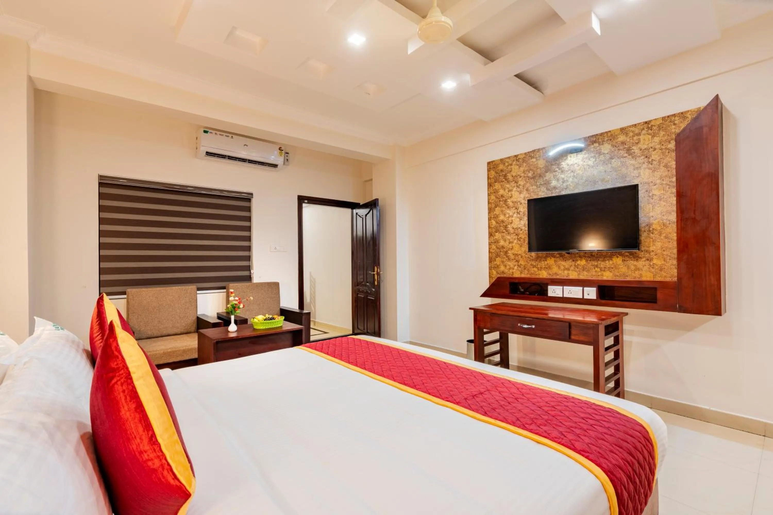 Bed in Daan Orchid Residency