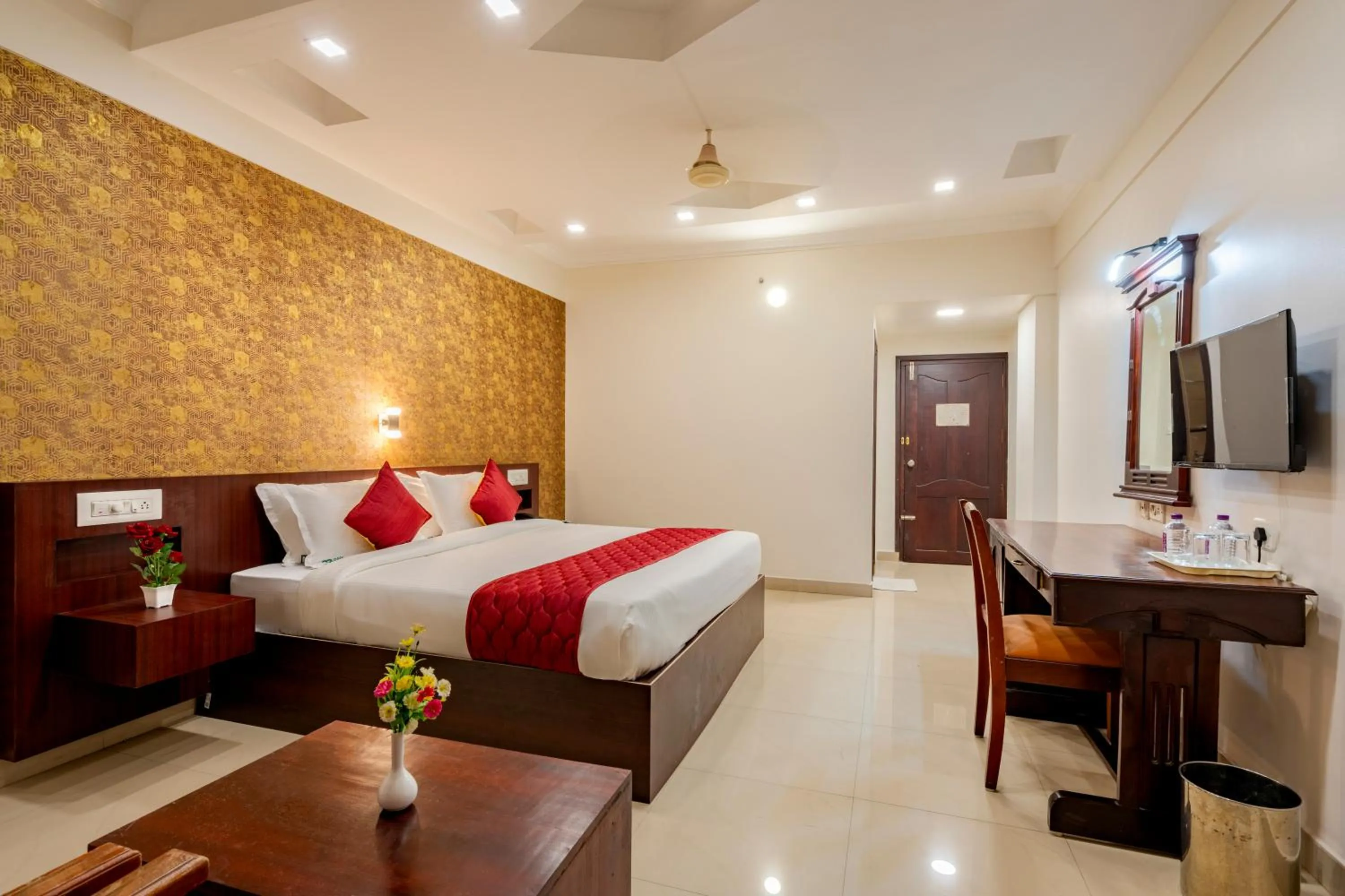 Bed in Daan Orchid Residency