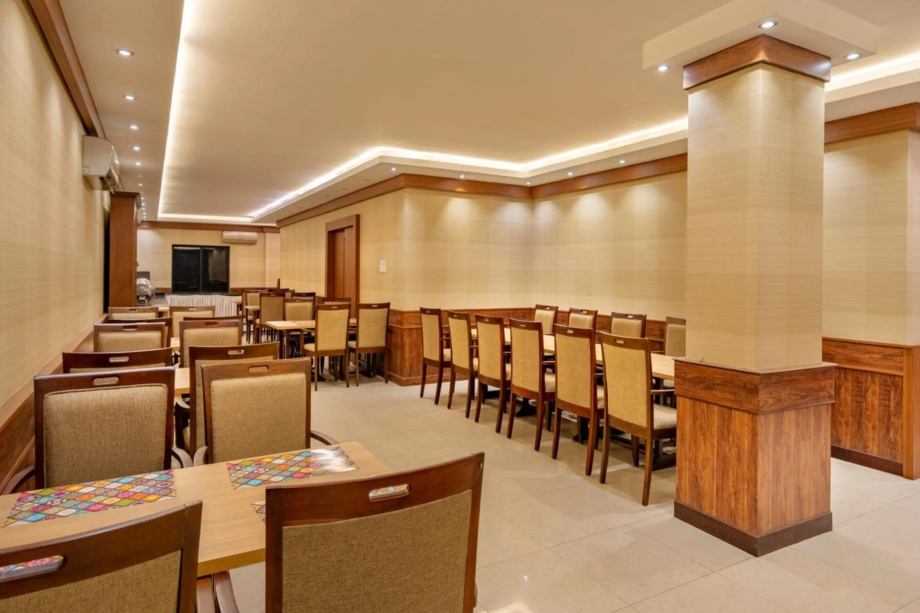 Restaurant/places to eat in Daan Orchid Residency