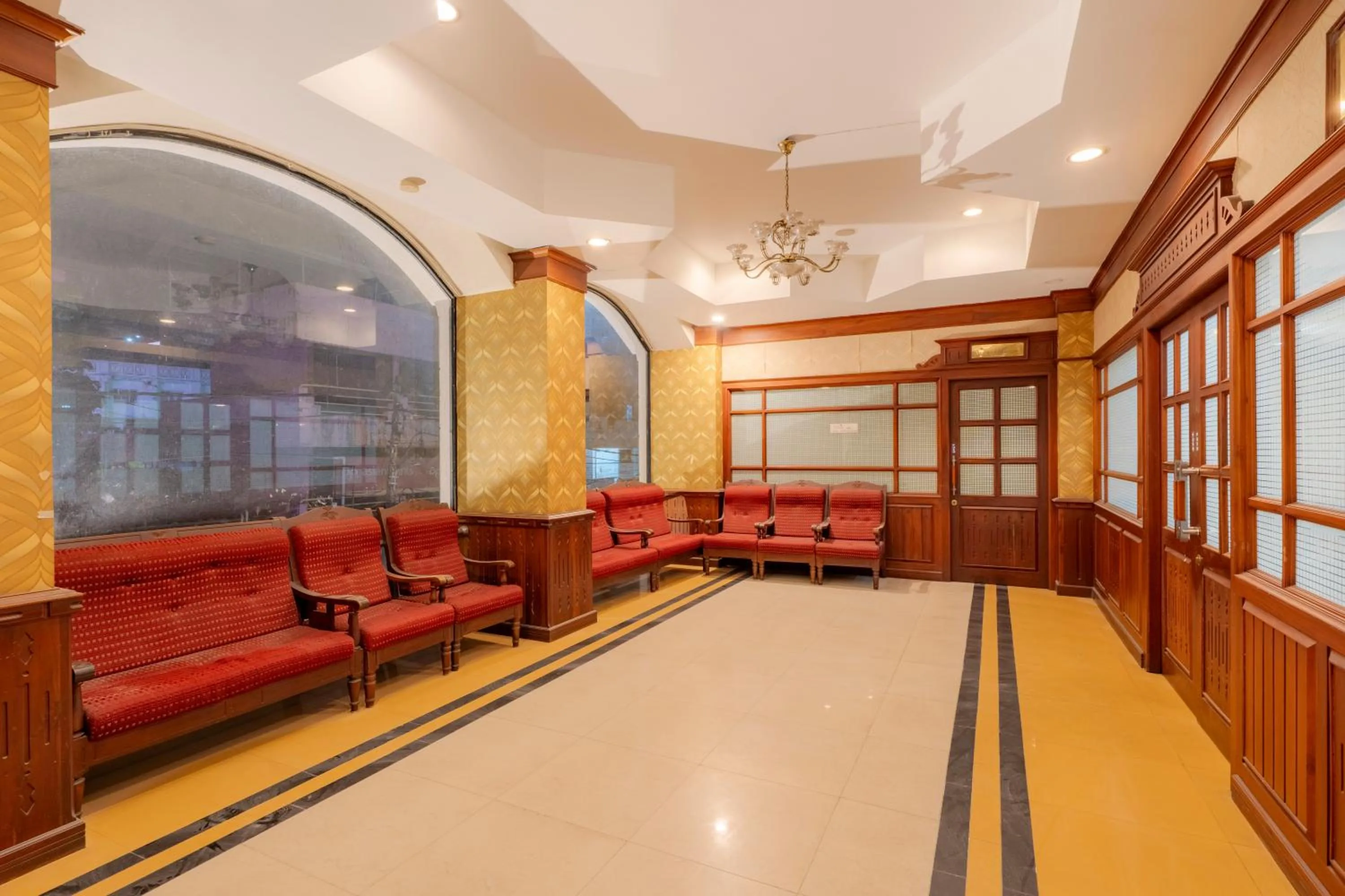 Restaurant/places to eat in Daan Orchid Residency