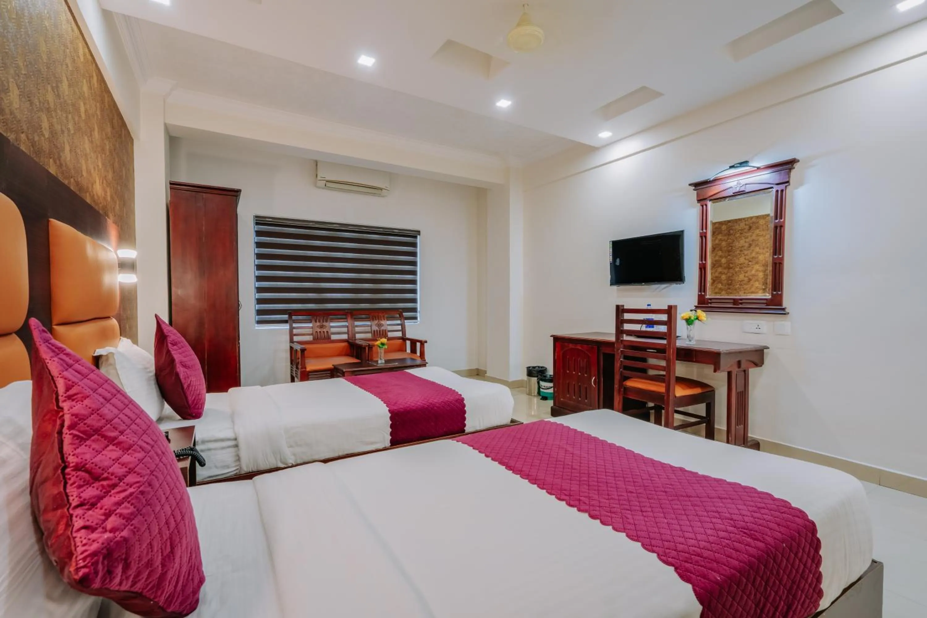 Bed in Daan Orchid Residency