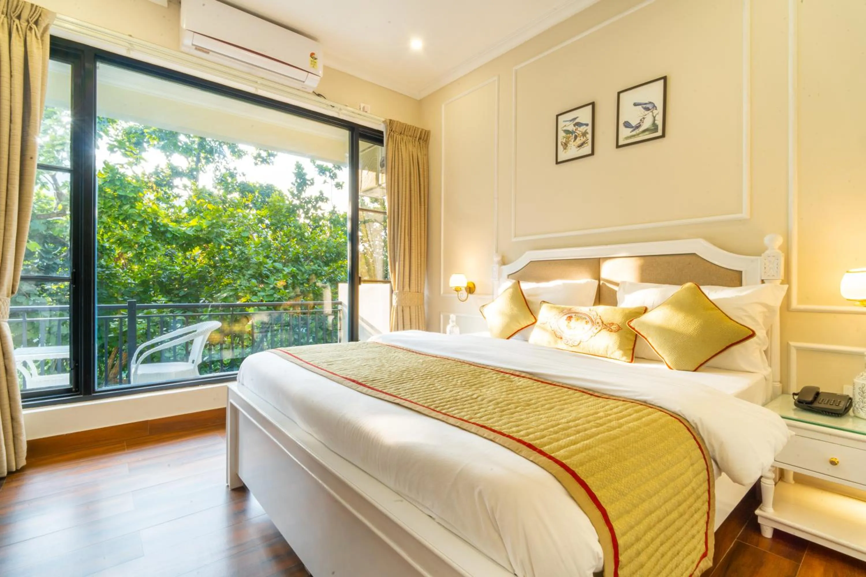 Photo of the whole room, Bed in Marten's Wilderness Retreat