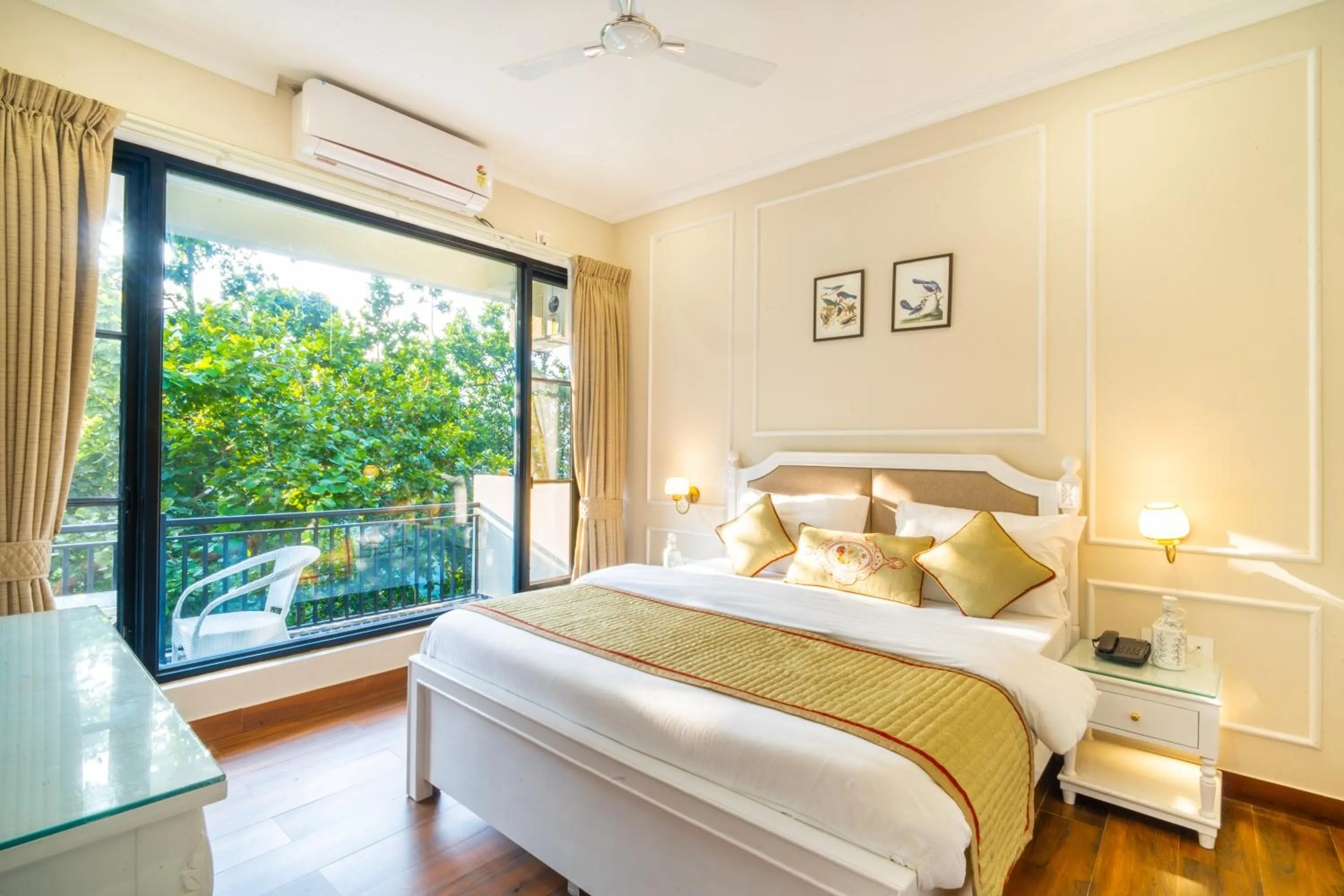 Photo of the whole room, Bed in Marten's Wilderness Retreat