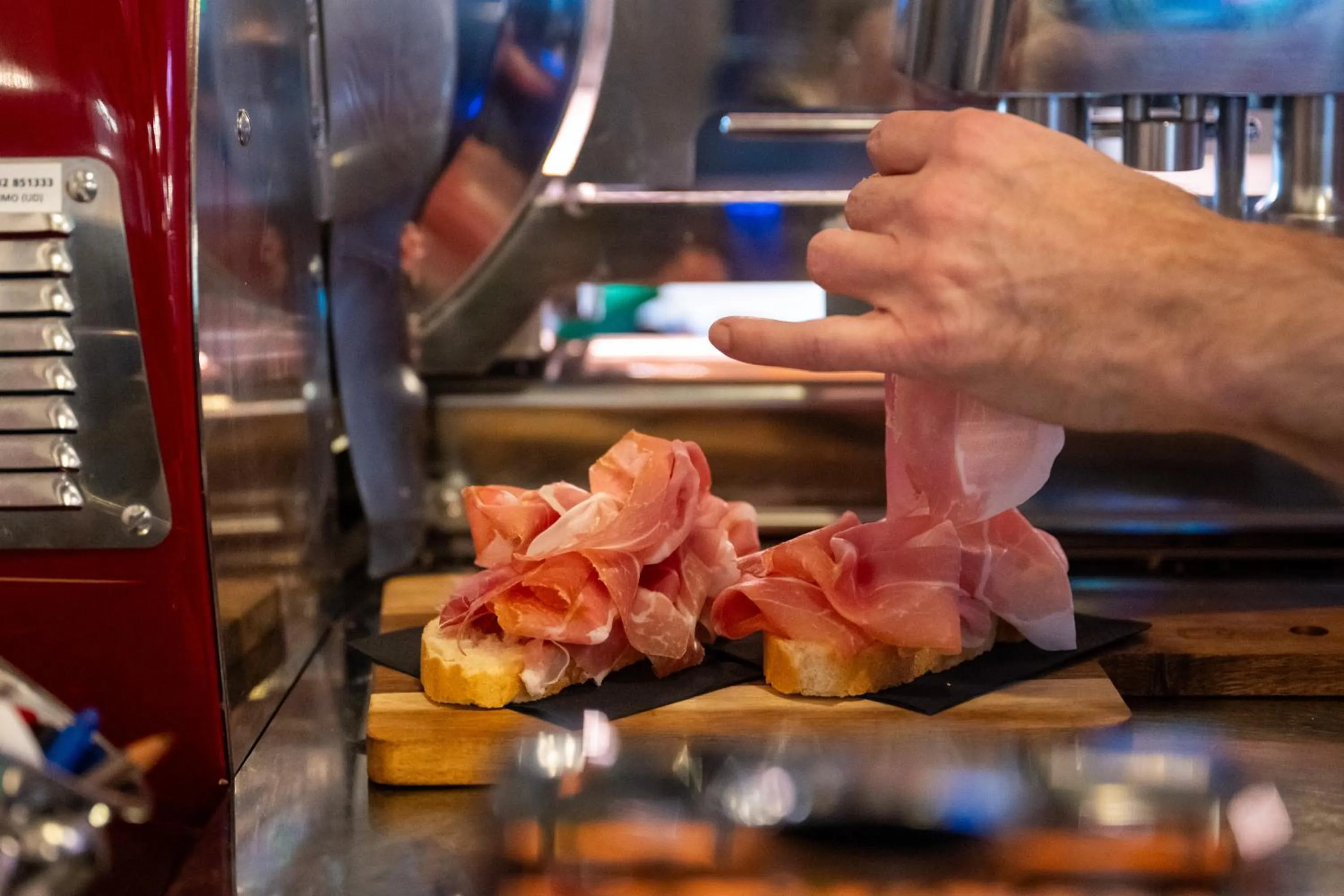 Food and drinks in 1448 Antica Dimora Al Merlo Bianco