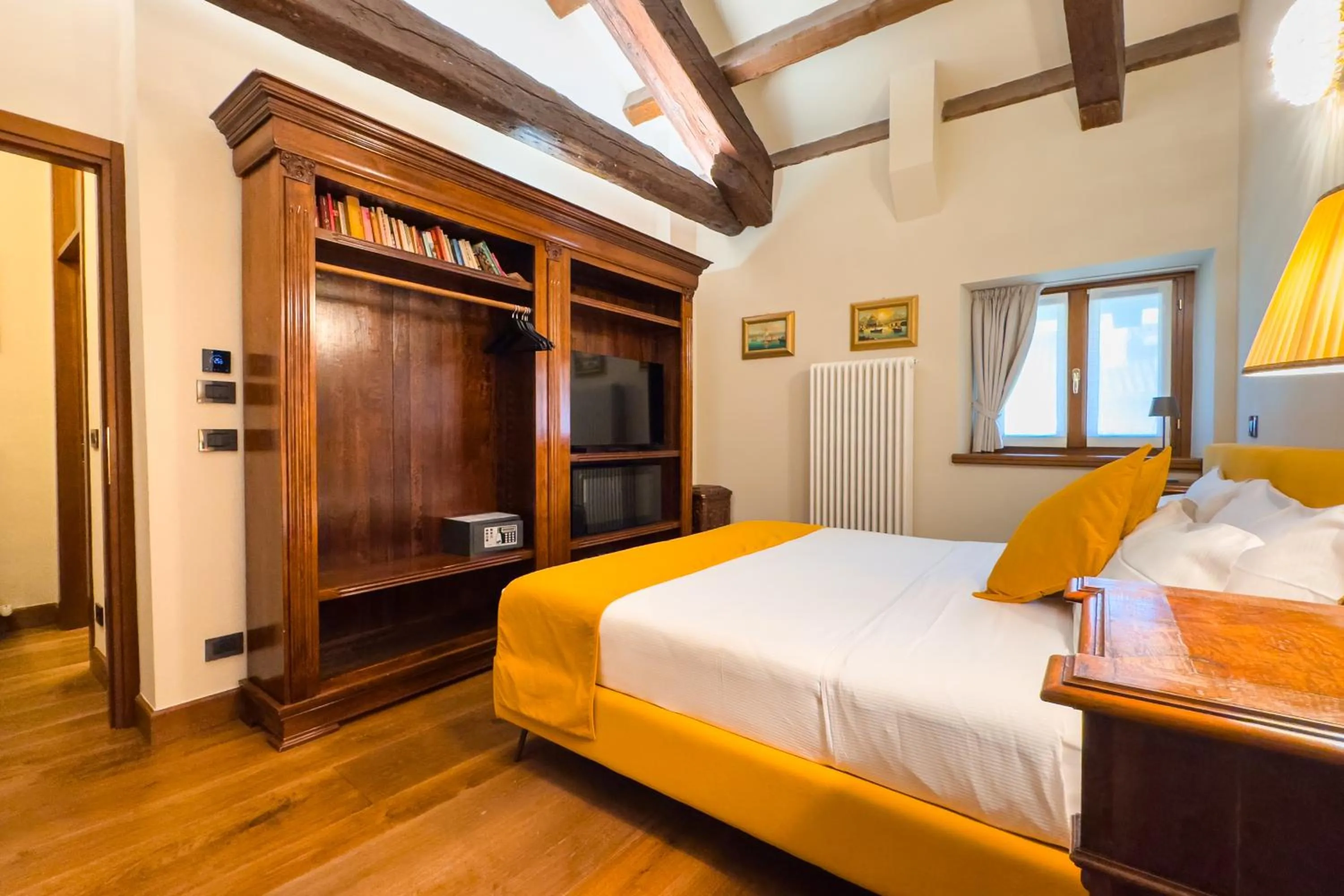 Photo of the whole room, Bed in 1448 Antica Dimora Al Merlo Bianco