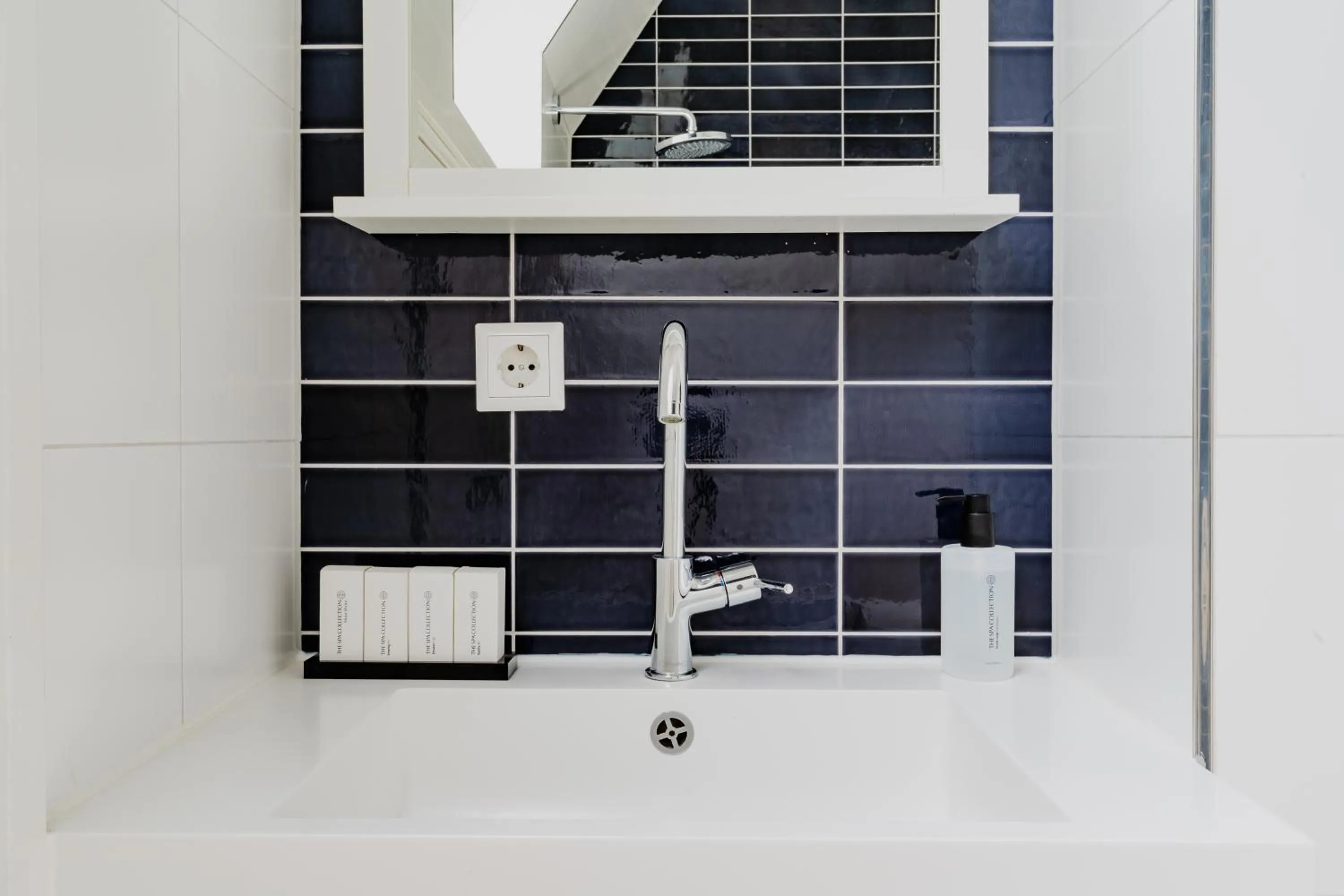 Shower in Apartments De Hallen