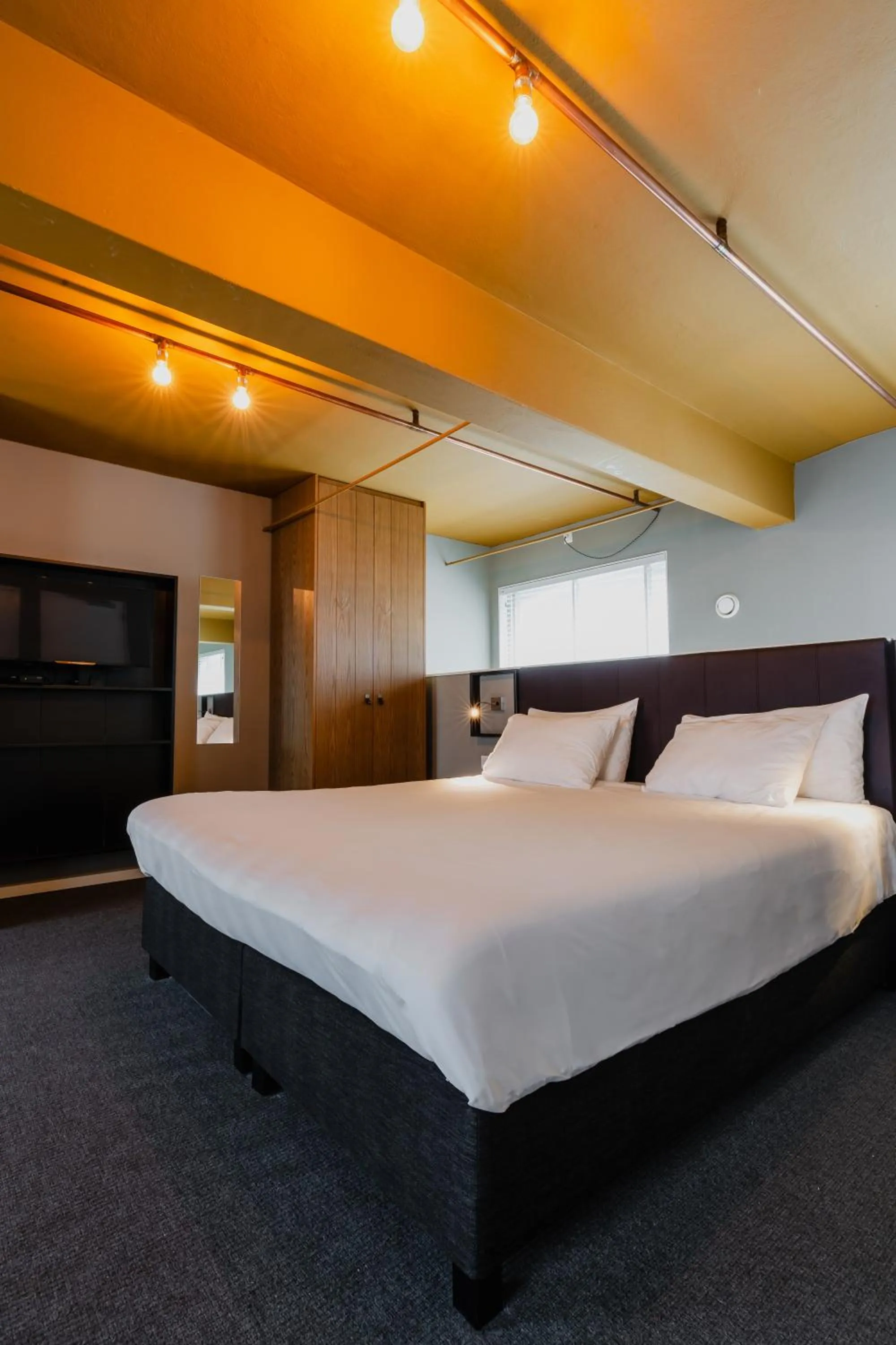 Bed in Apartments De Hallen