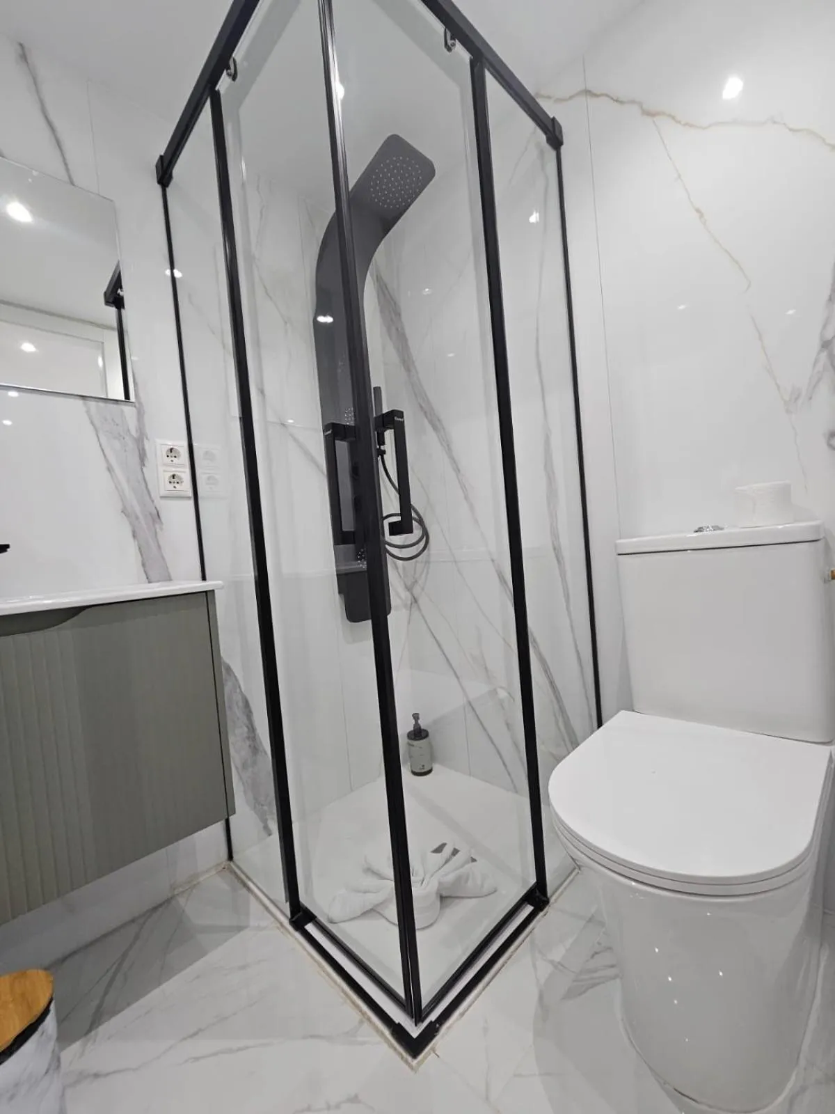 Shower in Nueva PENSION CIBELES