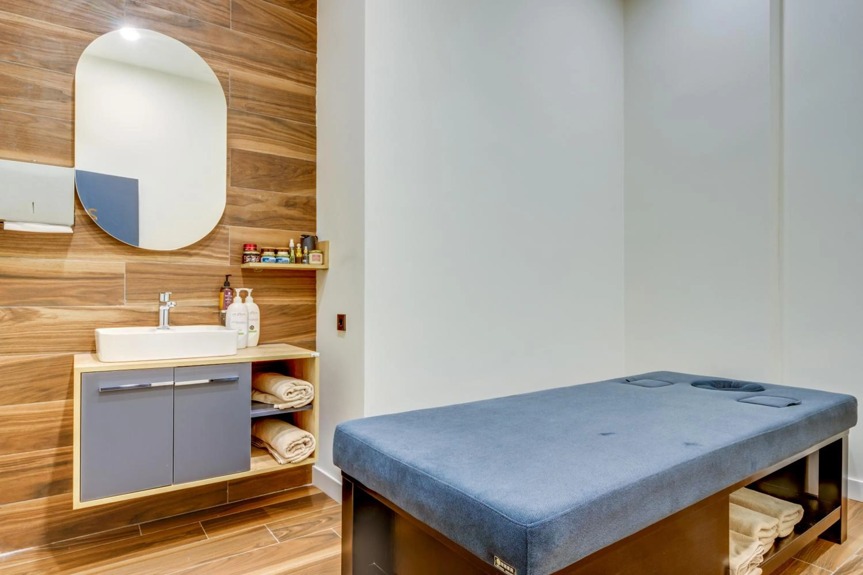 Spa and wellness centre/facilities in GREENWOOD