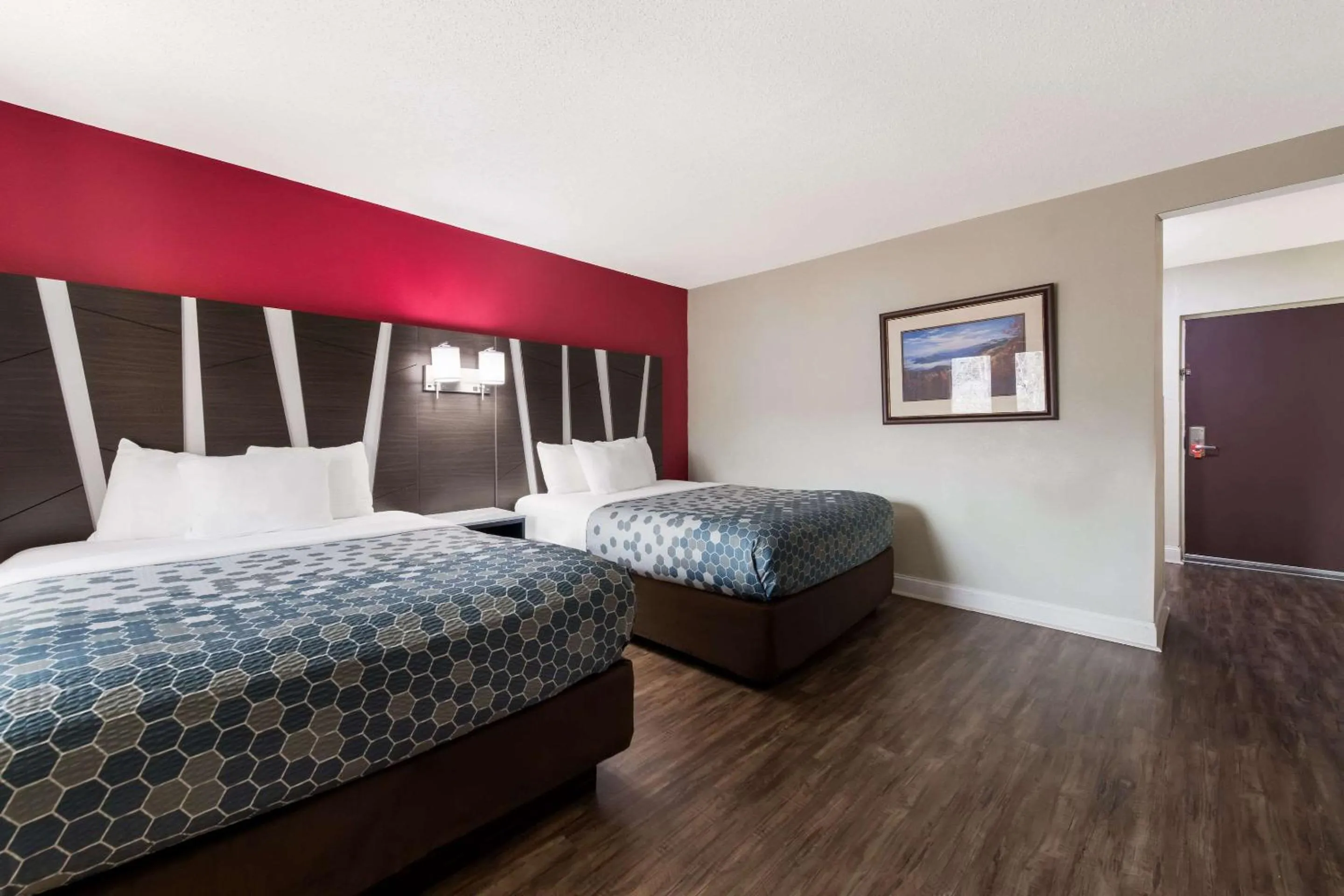 Bedroom, Bed in Econo Lodge Inn & Suites on the River