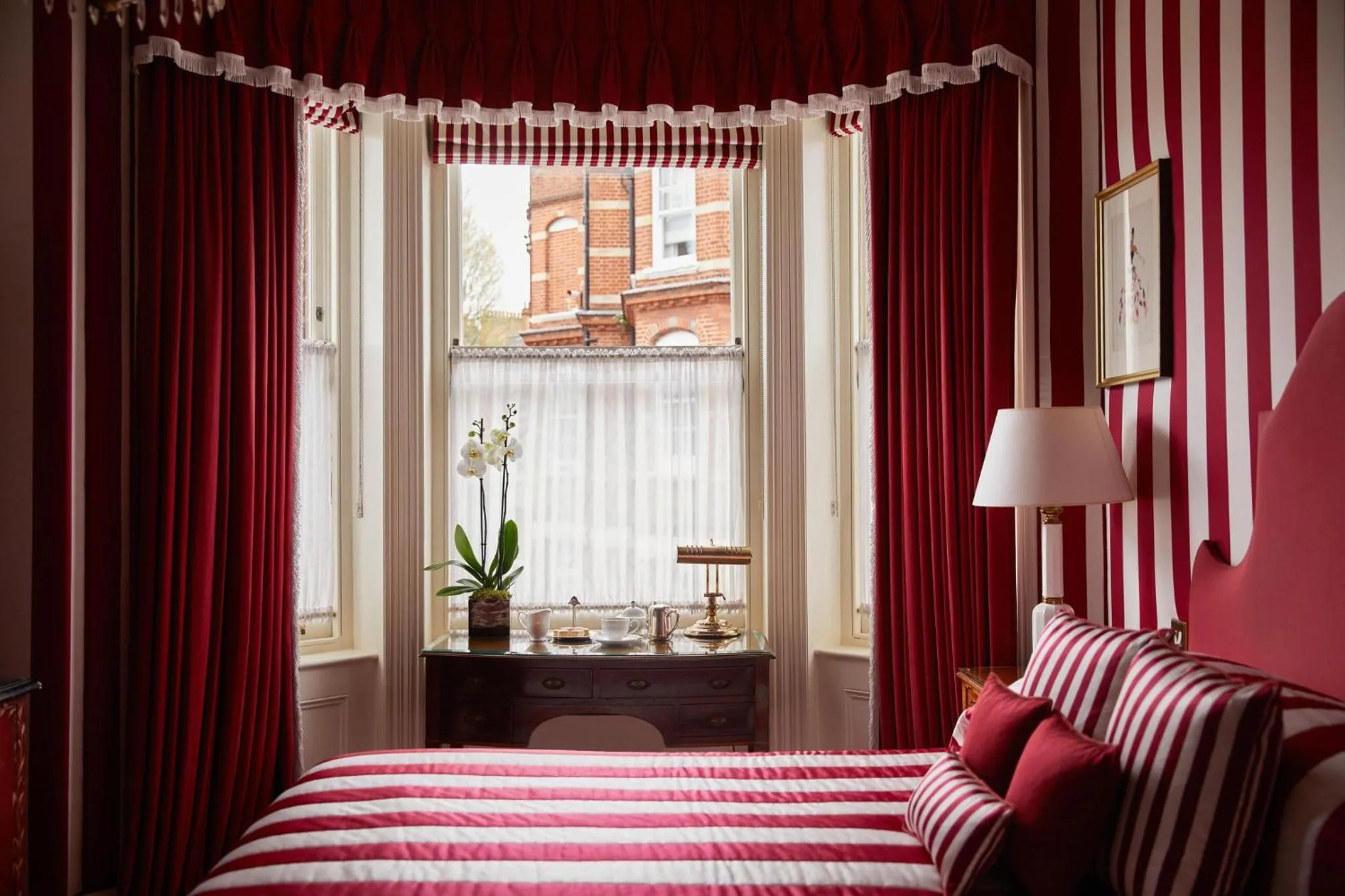 Photo of the whole room, Bed in Egerton House