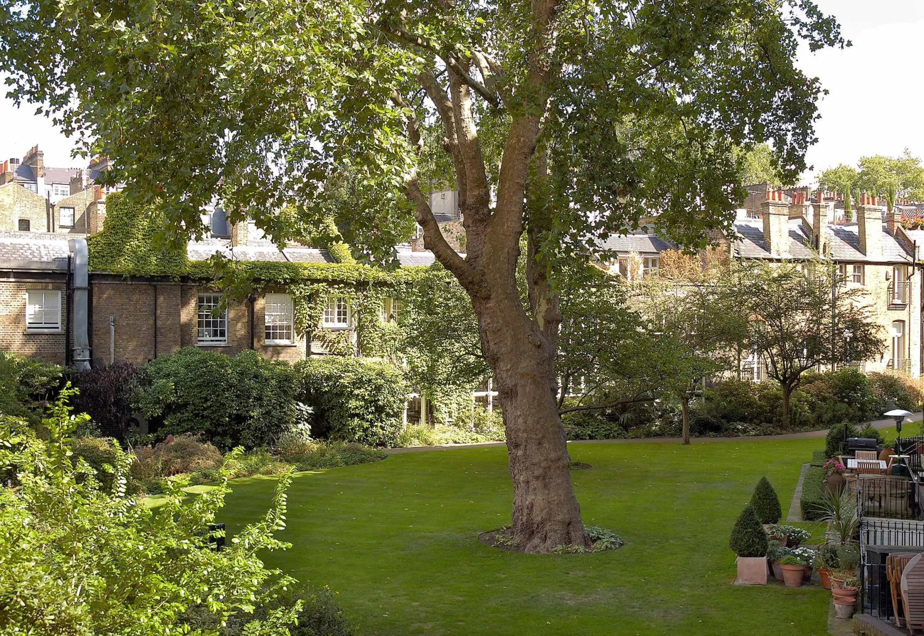 Facade/entrance in Egerton House