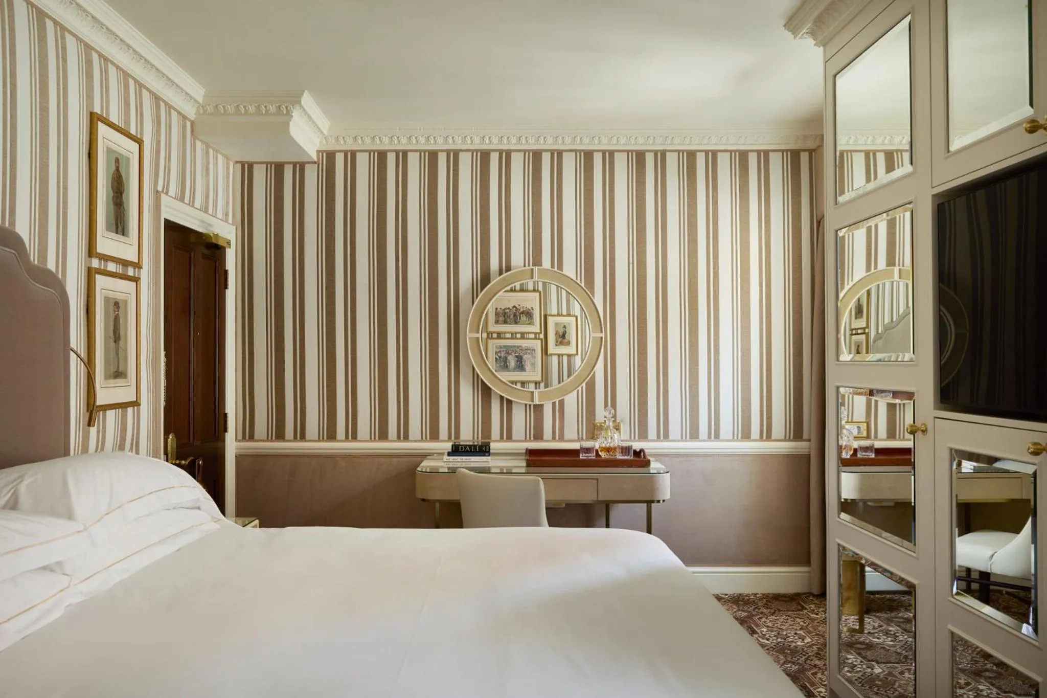 Photo of the whole room, Bed in Egerton House