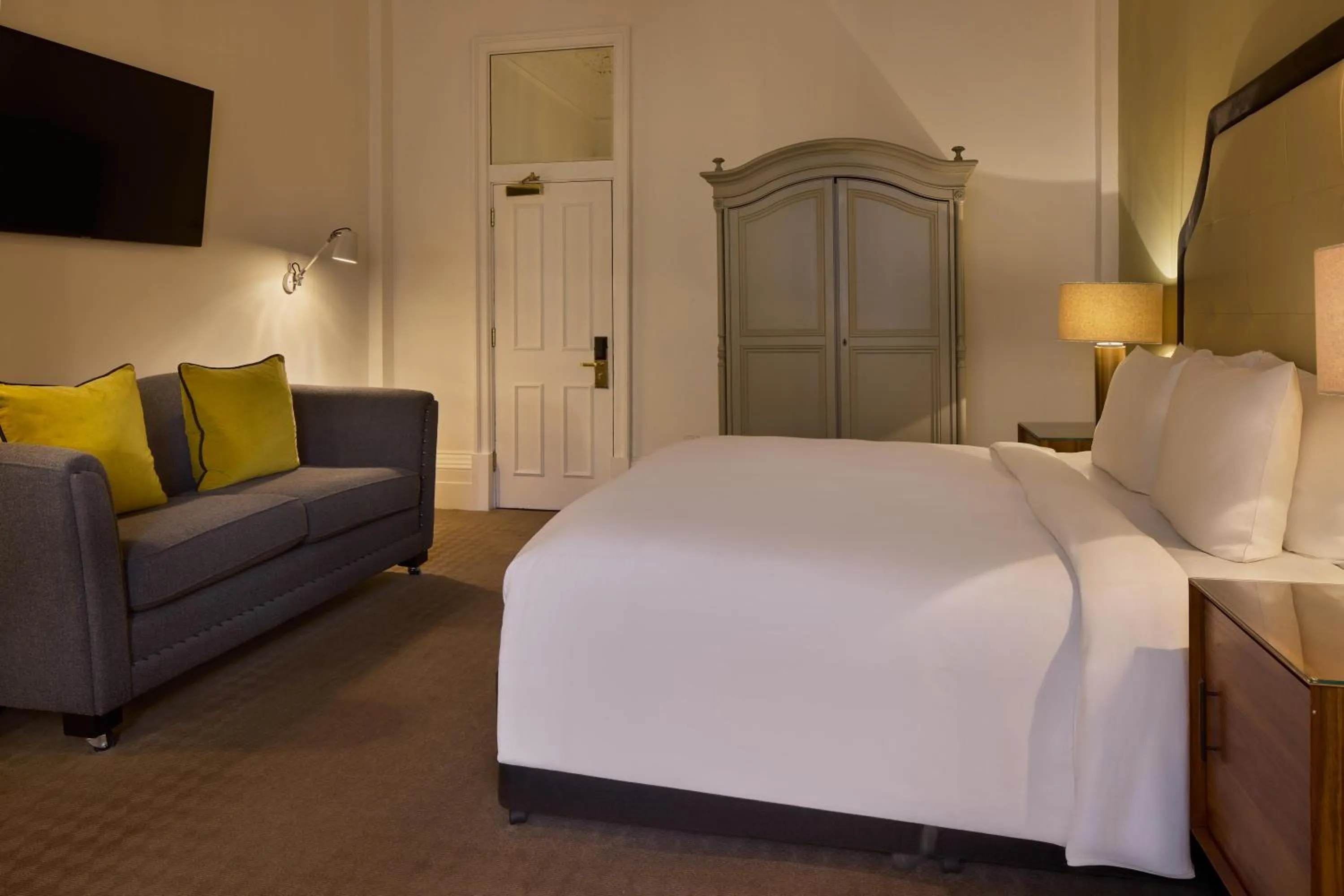 Bedroom, Bed in Radisson Blu Hotel, London South Kensington