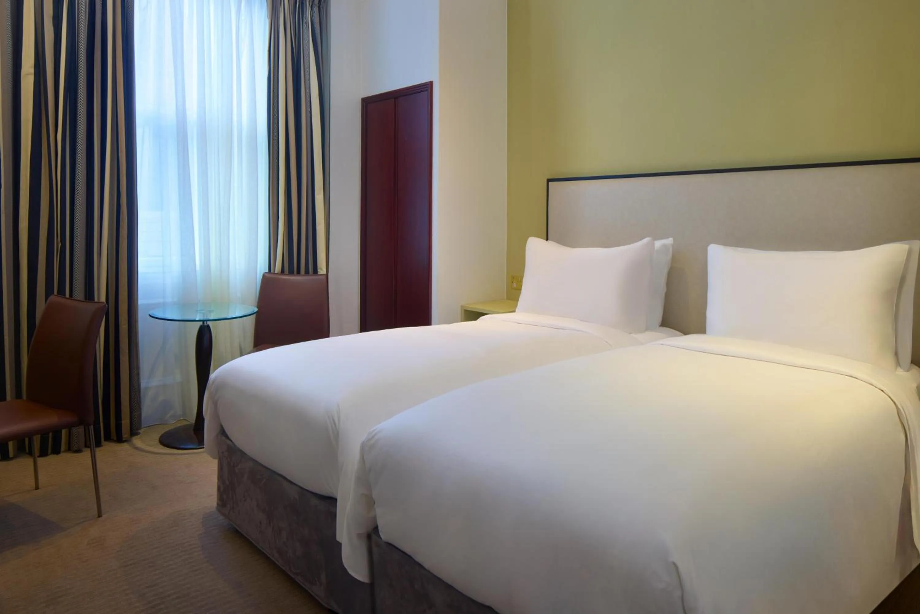 Bedroom, Bed in Radisson Blu Hotel, London South Kensington