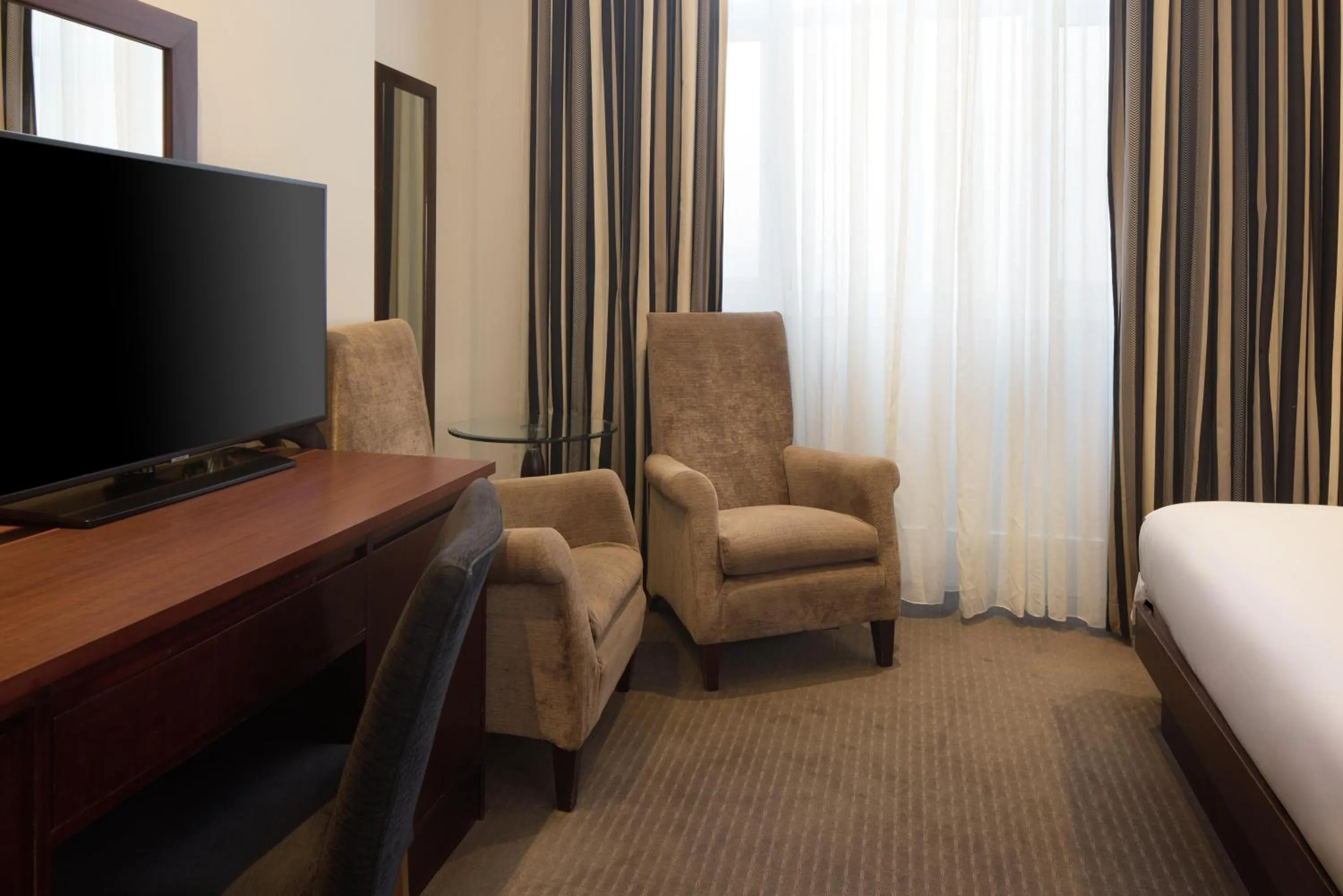 Bedroom, Bed in Radisson Blu Hotel, London South Kensington