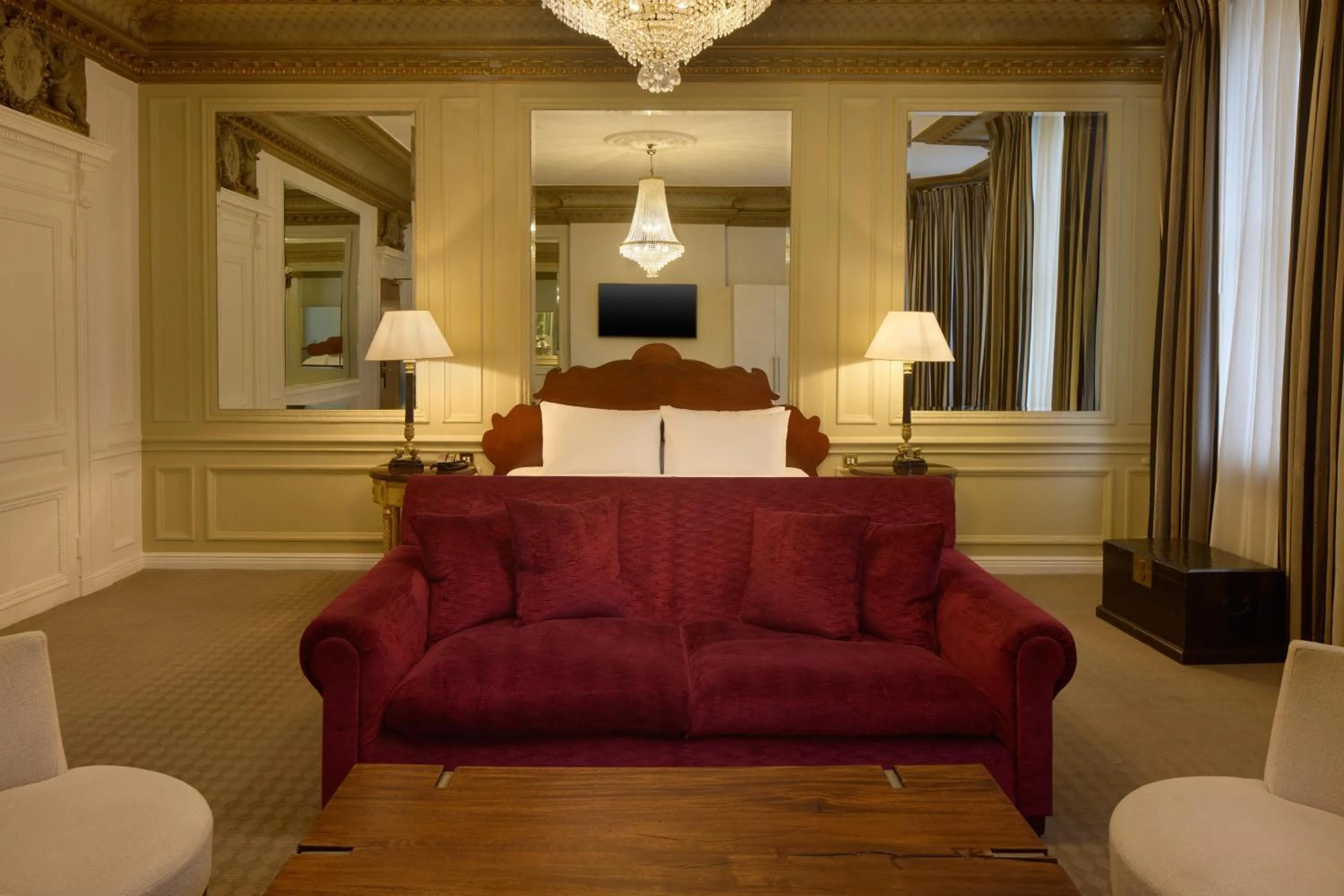 Photo of the whole room in Radisson Blu Hotel, London South Kensington