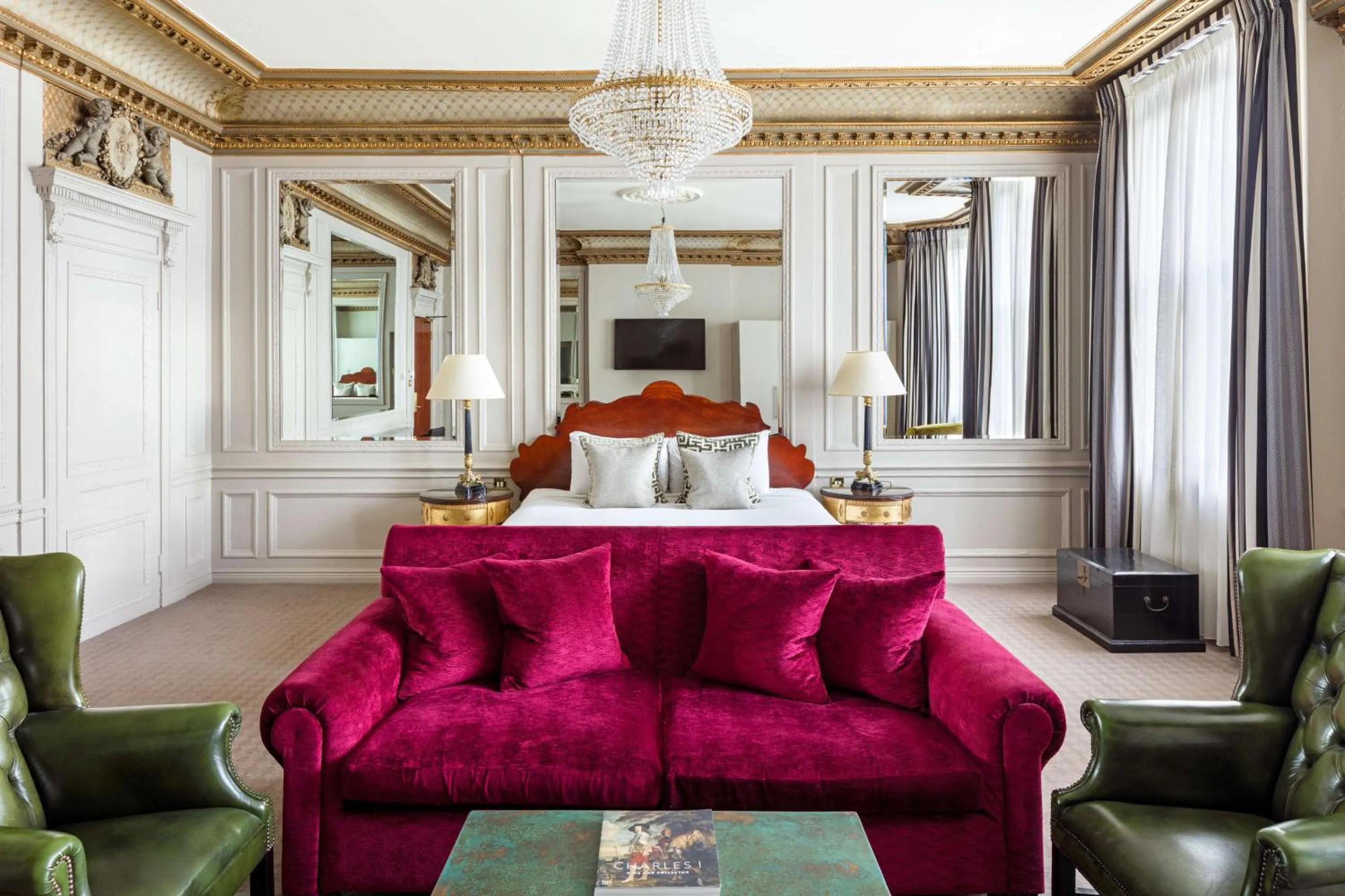 Photo of the whole room in Radisson Blu Hotel, London South Kensington