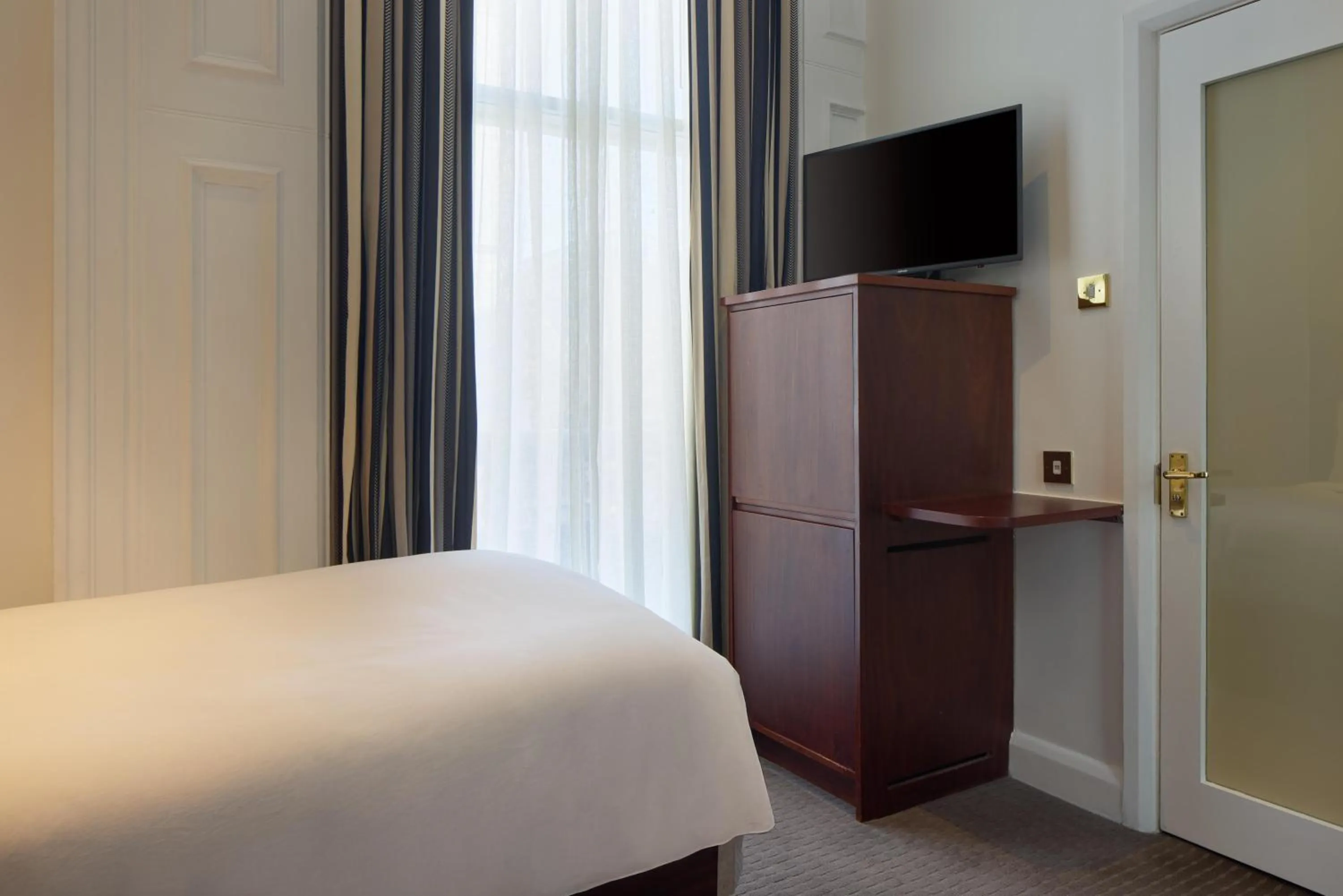 Bedroom, Bed in Radisson Blu Hotel, London South Kensington