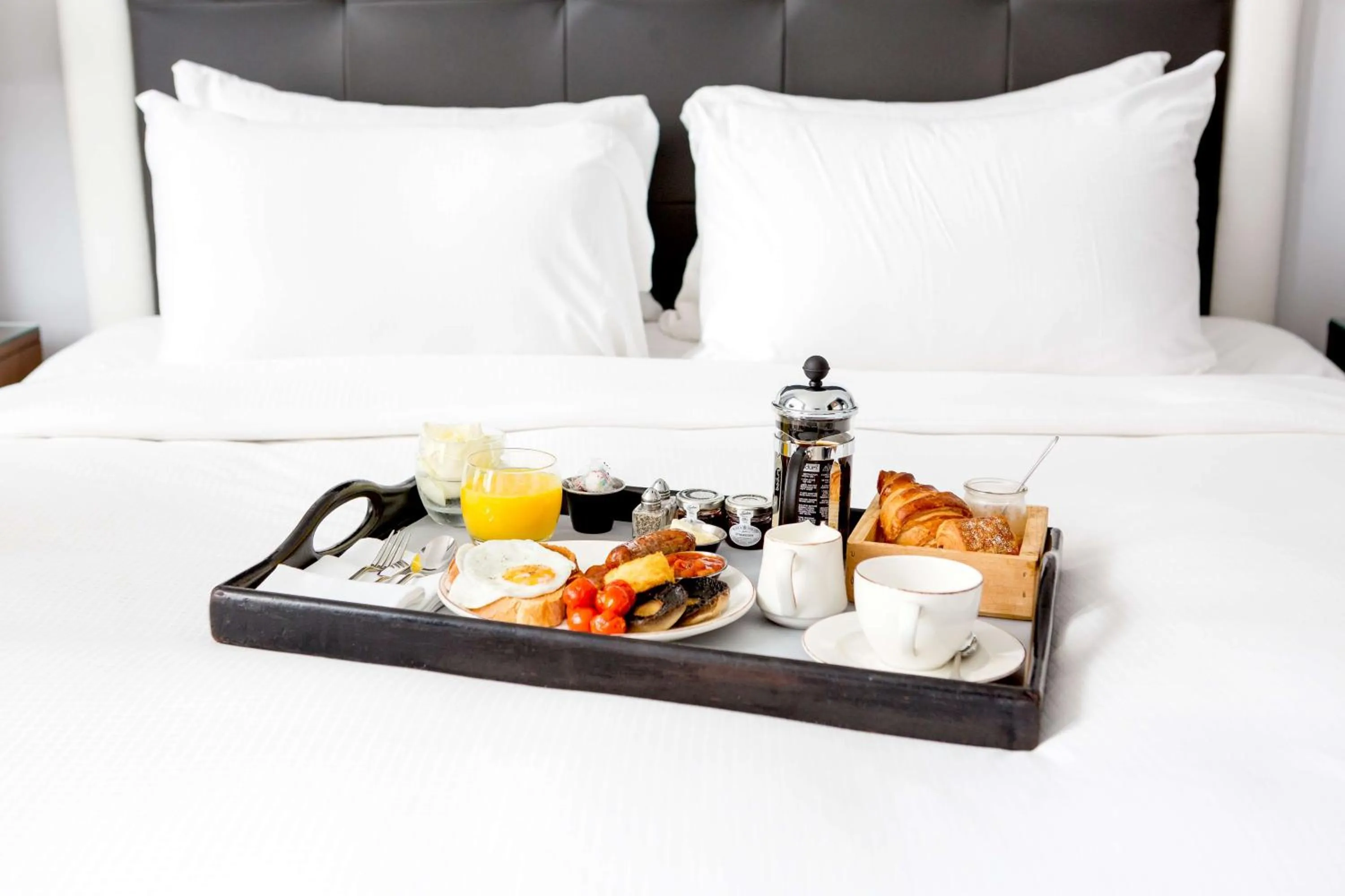 Photo of the whole room, Bed in Radisson Blu Hotel, London South Kensington