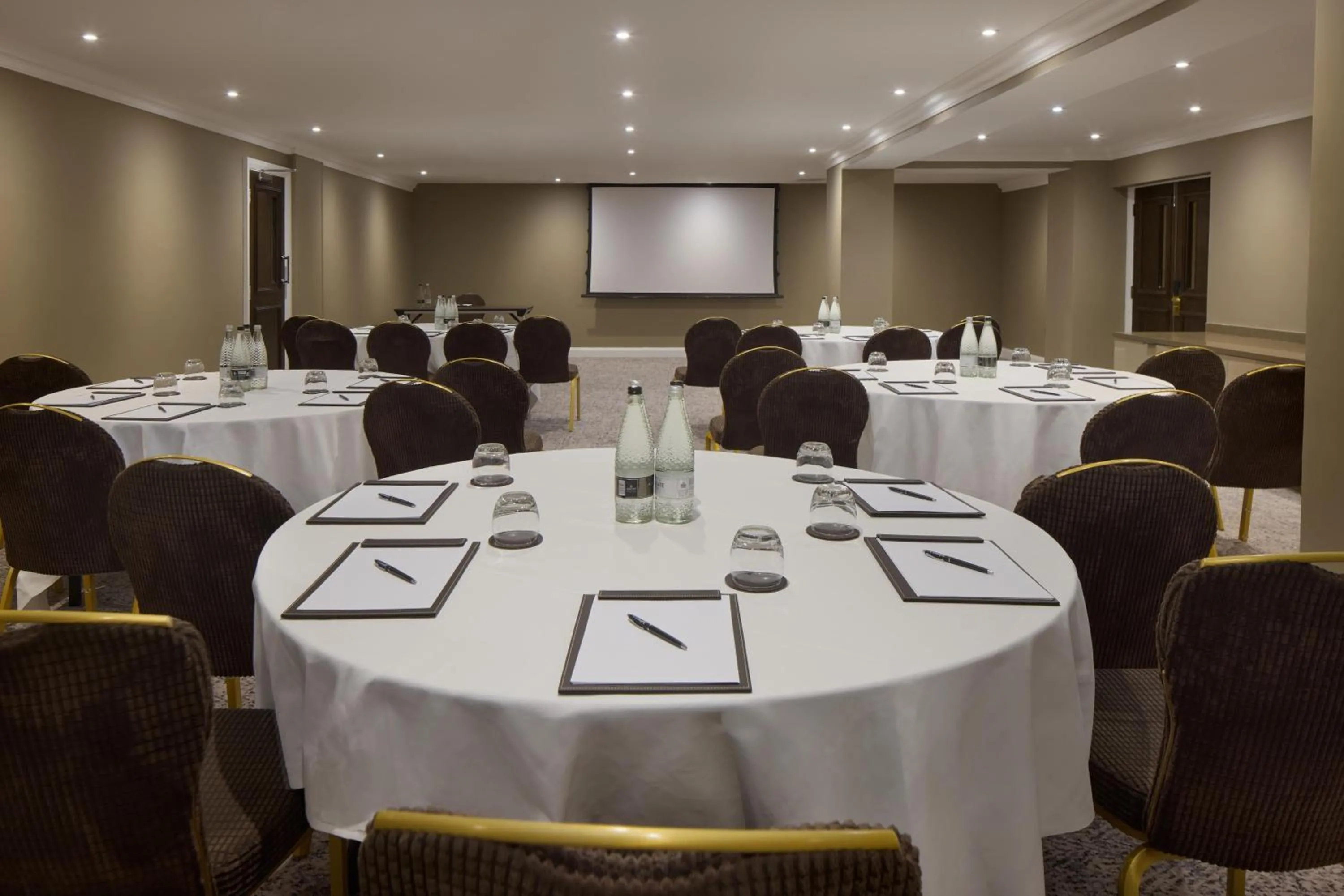 Meeting/conference room in Radisson Blu Hotel, London South Kensington