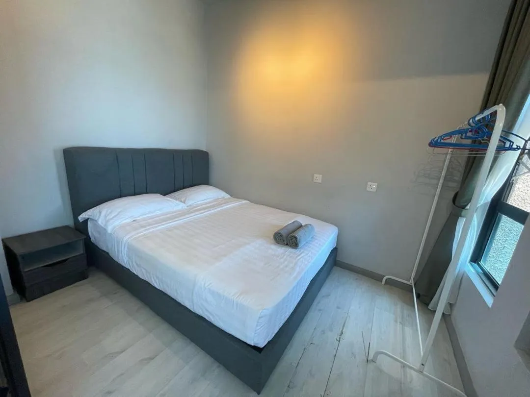 Bed in Jesselton Quay Kota Kinabalu City Centre by LW Suites