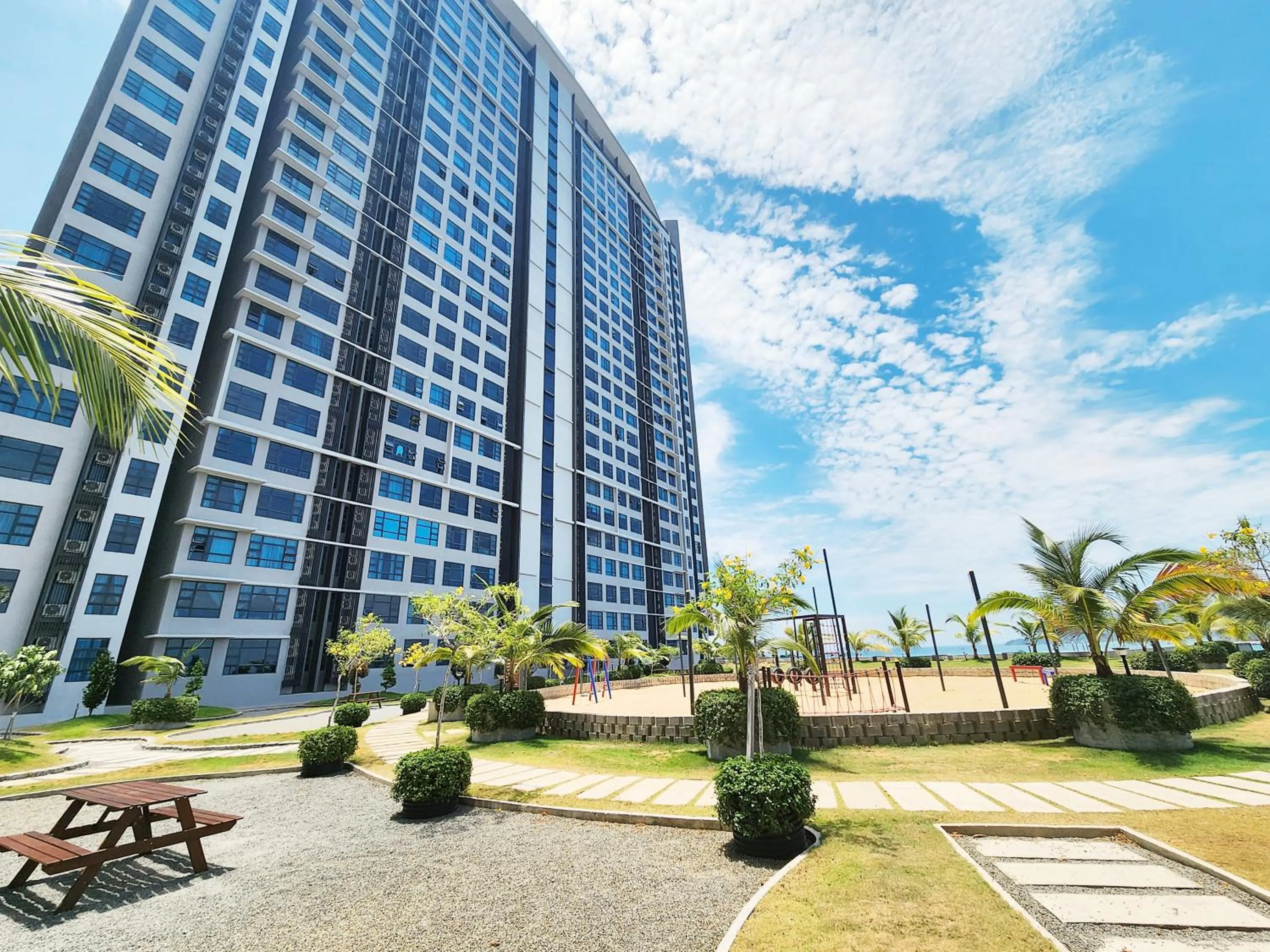 Jesselton Quay Kota Kinabalu City Centre by LW Suites