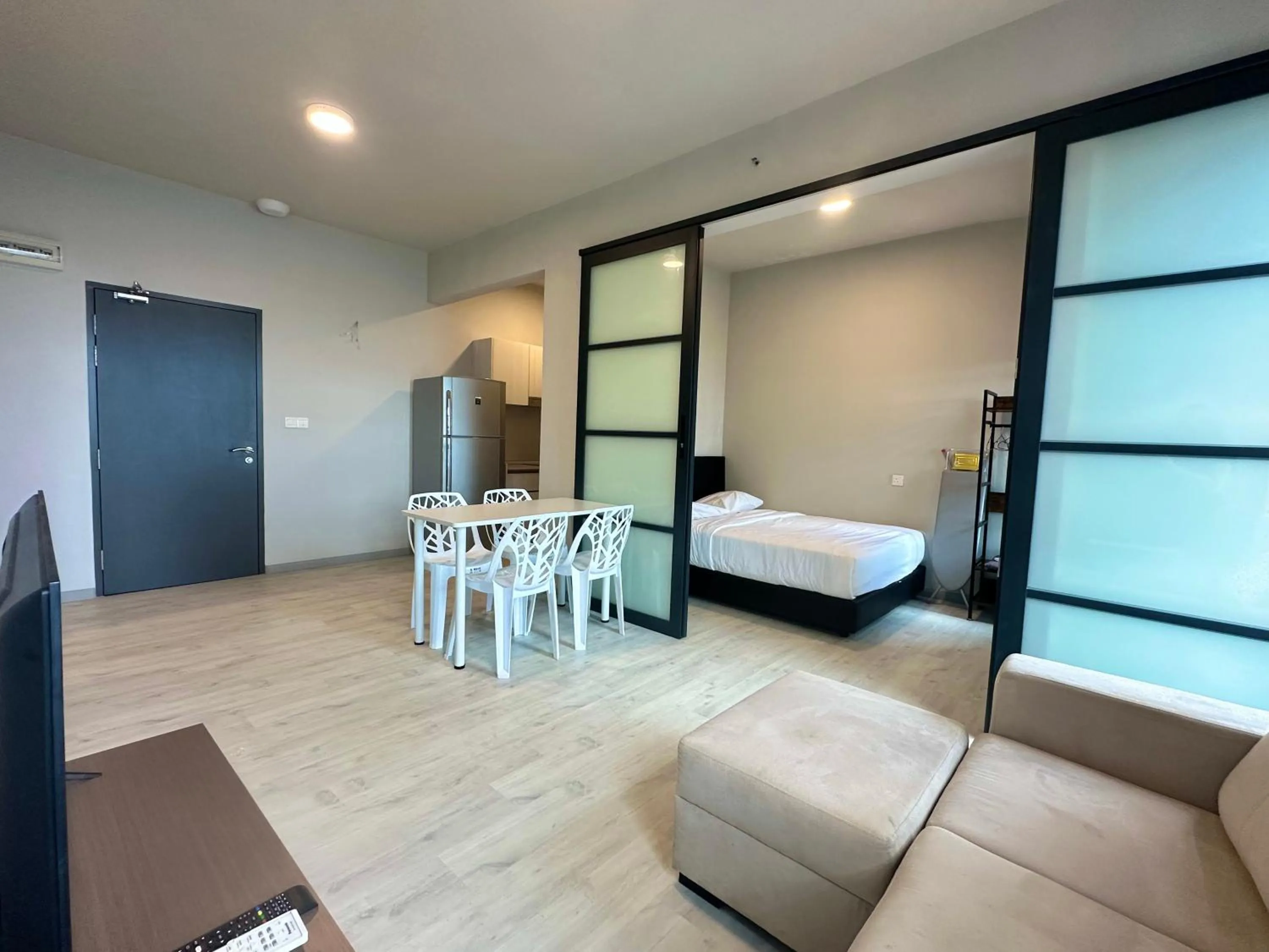 Bed in Jesselton Quay Kota Kinabalu City Centre by LW Suites