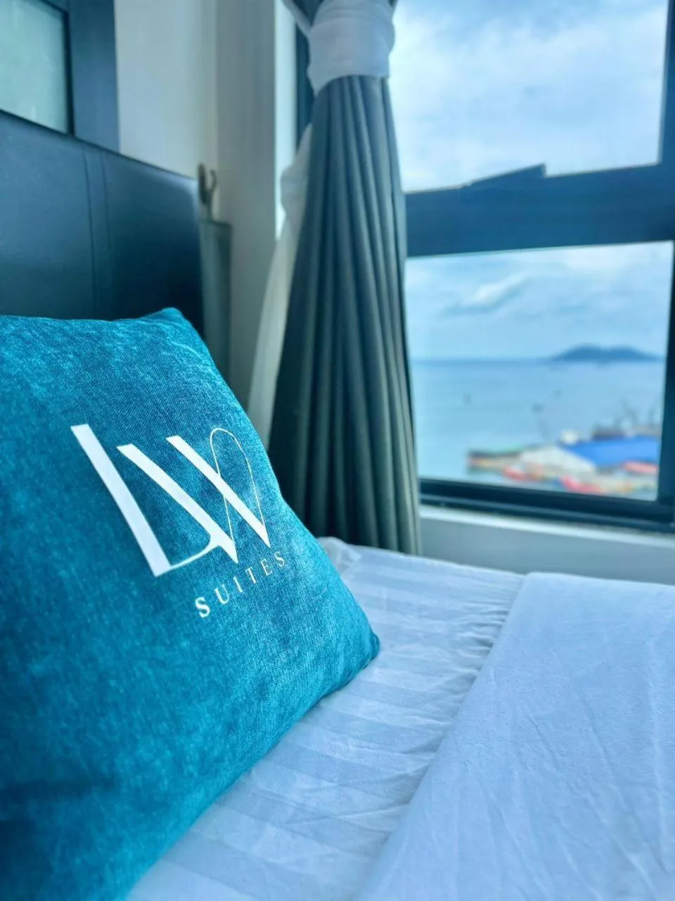 Bed in Jesselton Quay Kota Kinabalu City Centre by LW Suites