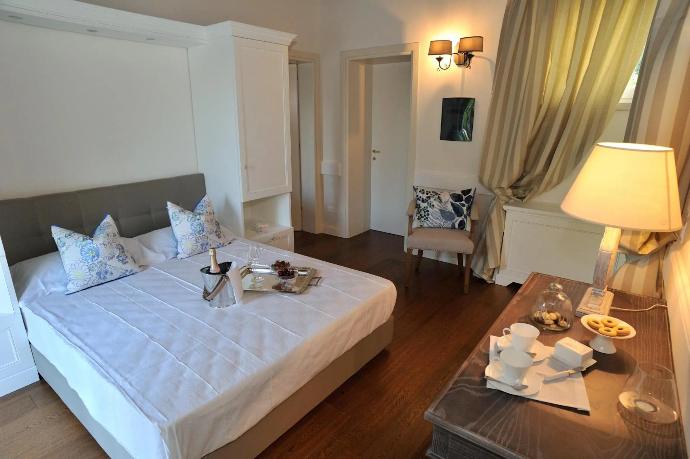 Photo of the whole room, Bed in San Giovanni Relais