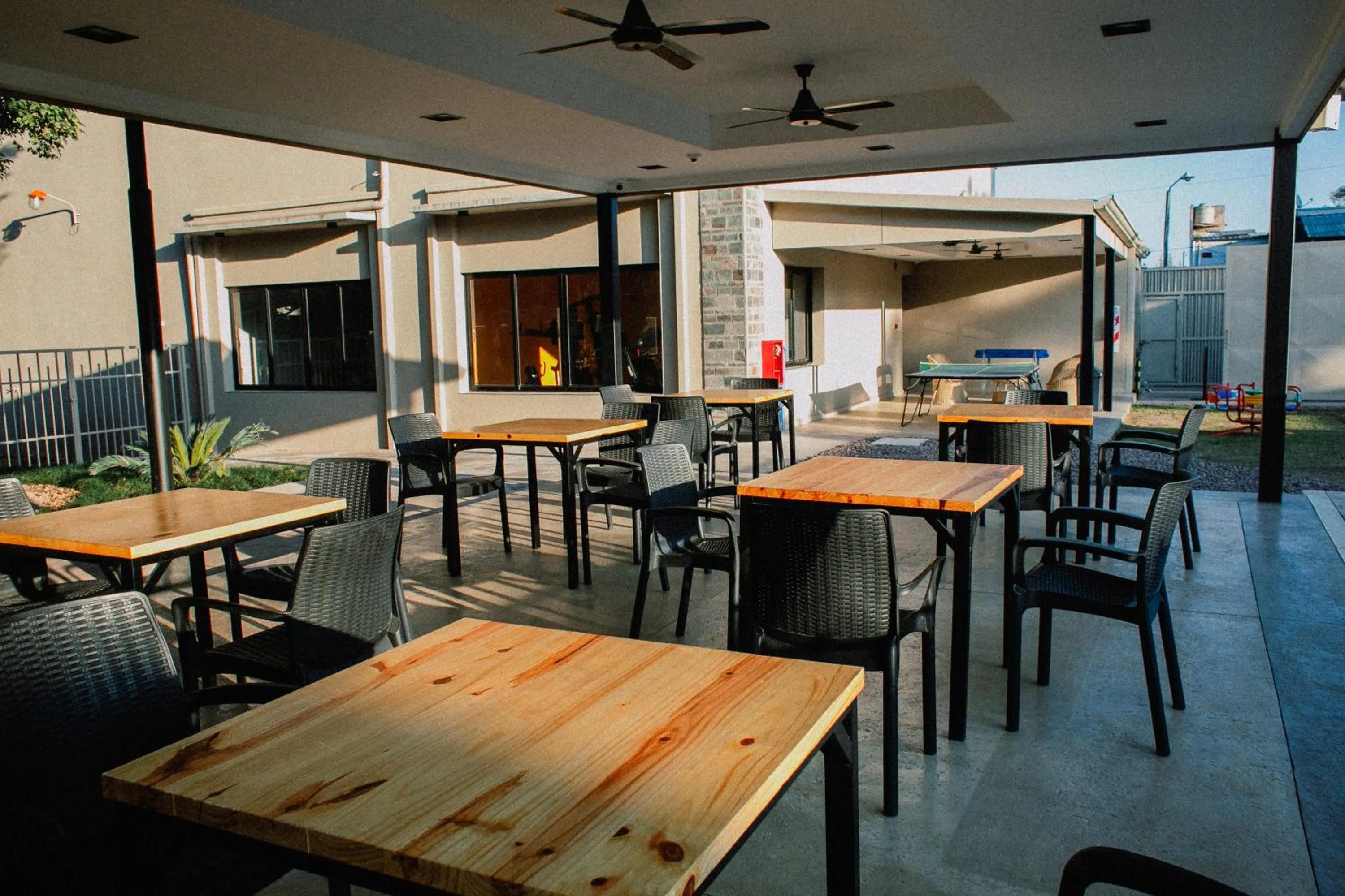 Restaurant/places to eat in Howard Johnson Hotel Yerba Buena