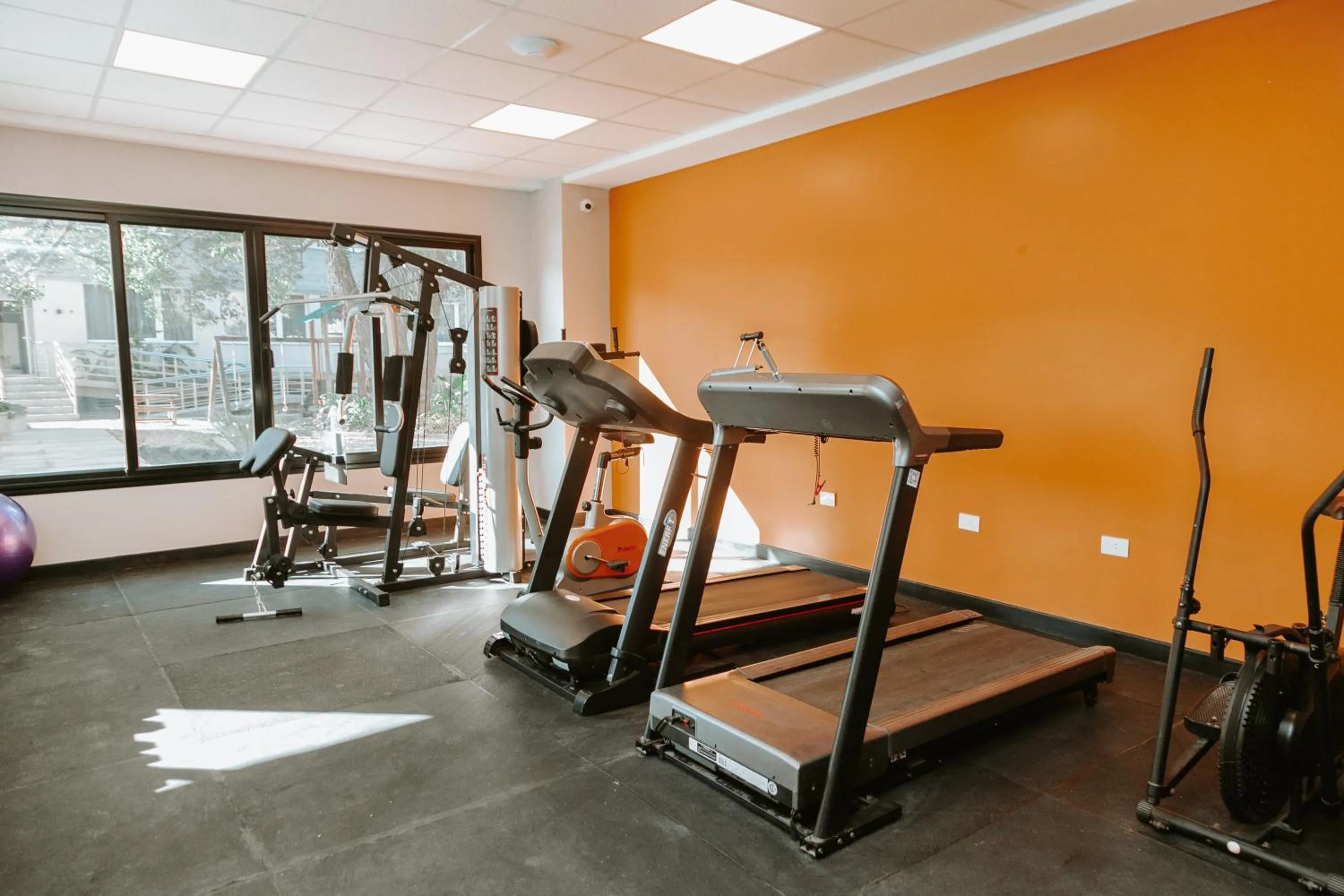 Fitness centre/facilities in Howard Johnson Hotel Yerba Buena